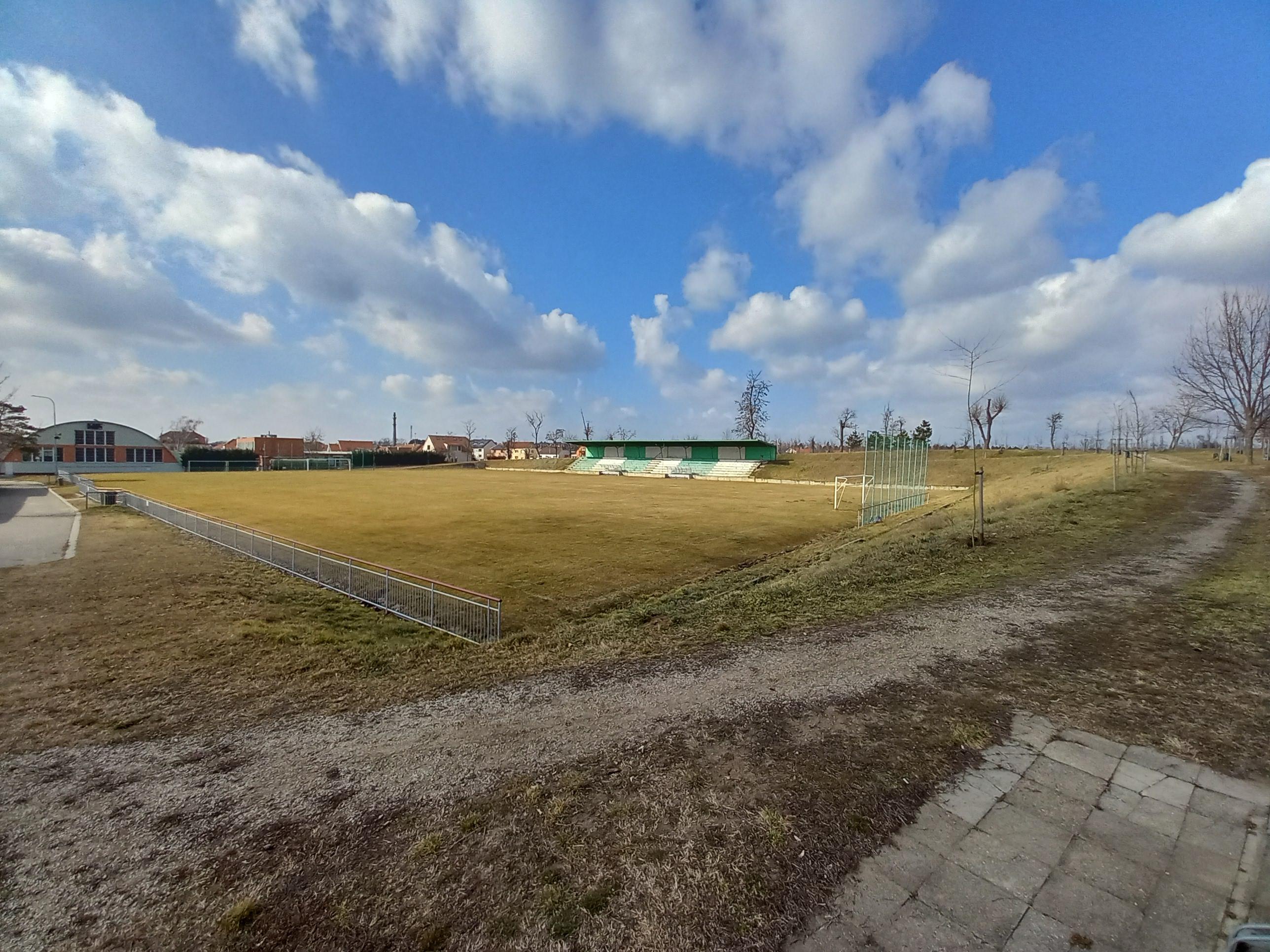 Fotbalové hřiště Mikulčice foto 1