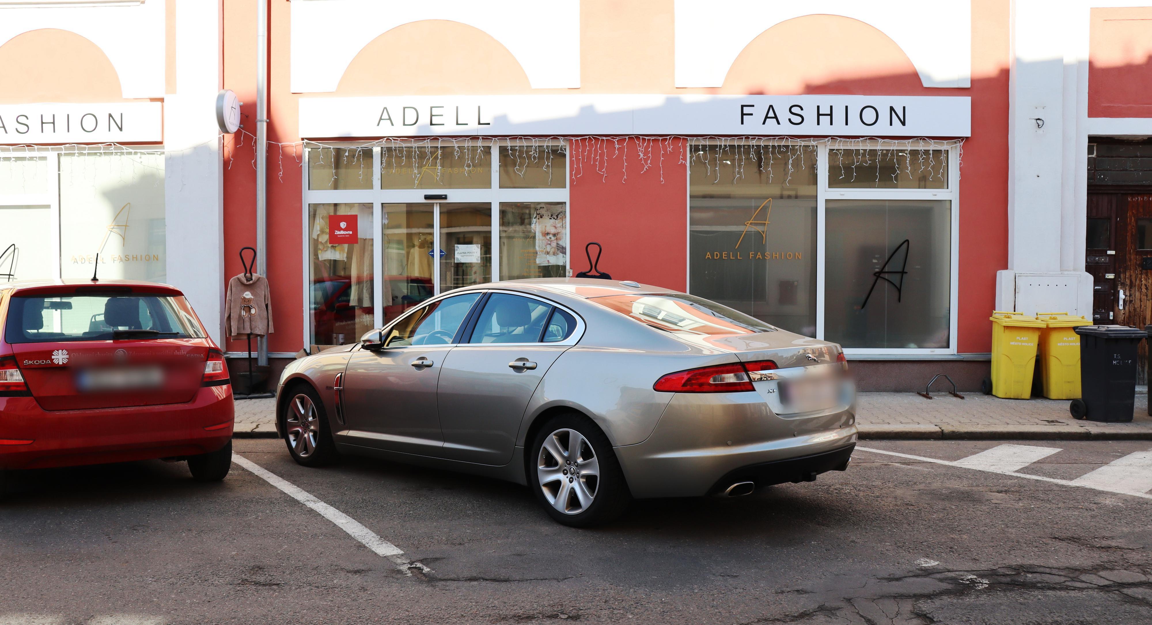 Adell Fashion foto 2