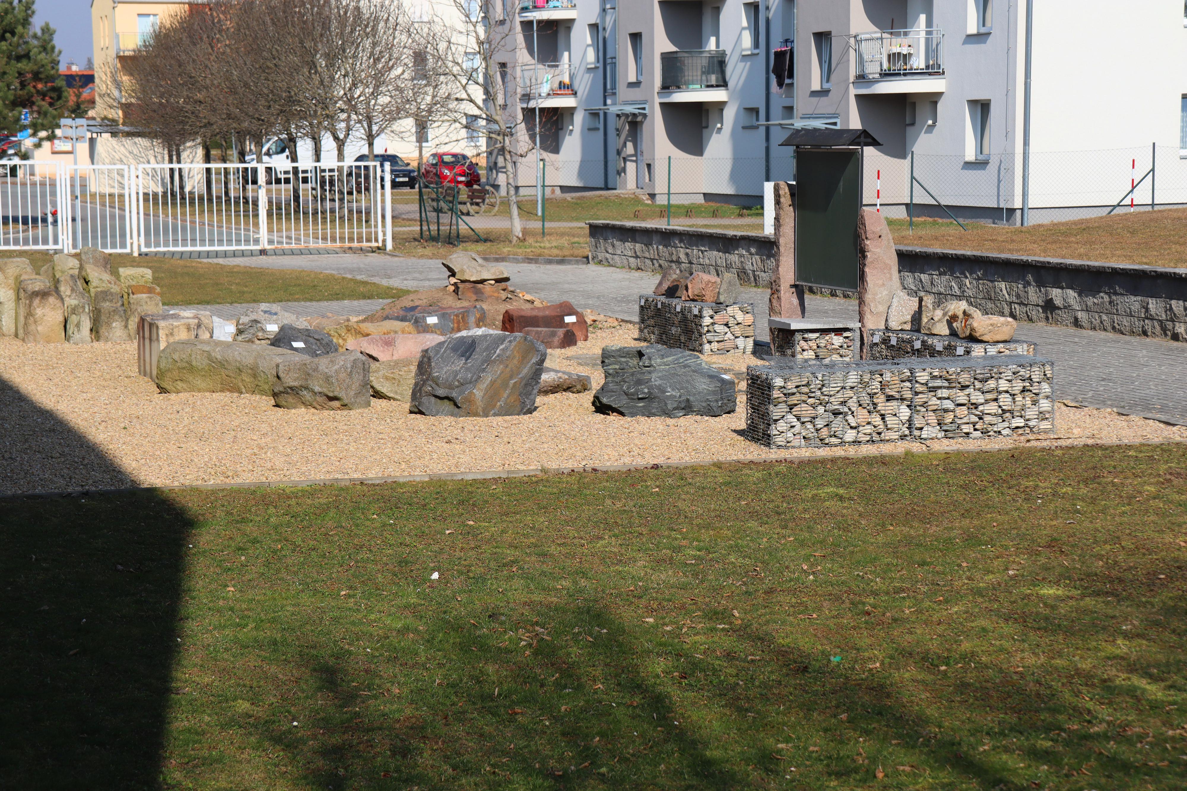 Gymnázium Dr. Emila Holuba Holice foto 6