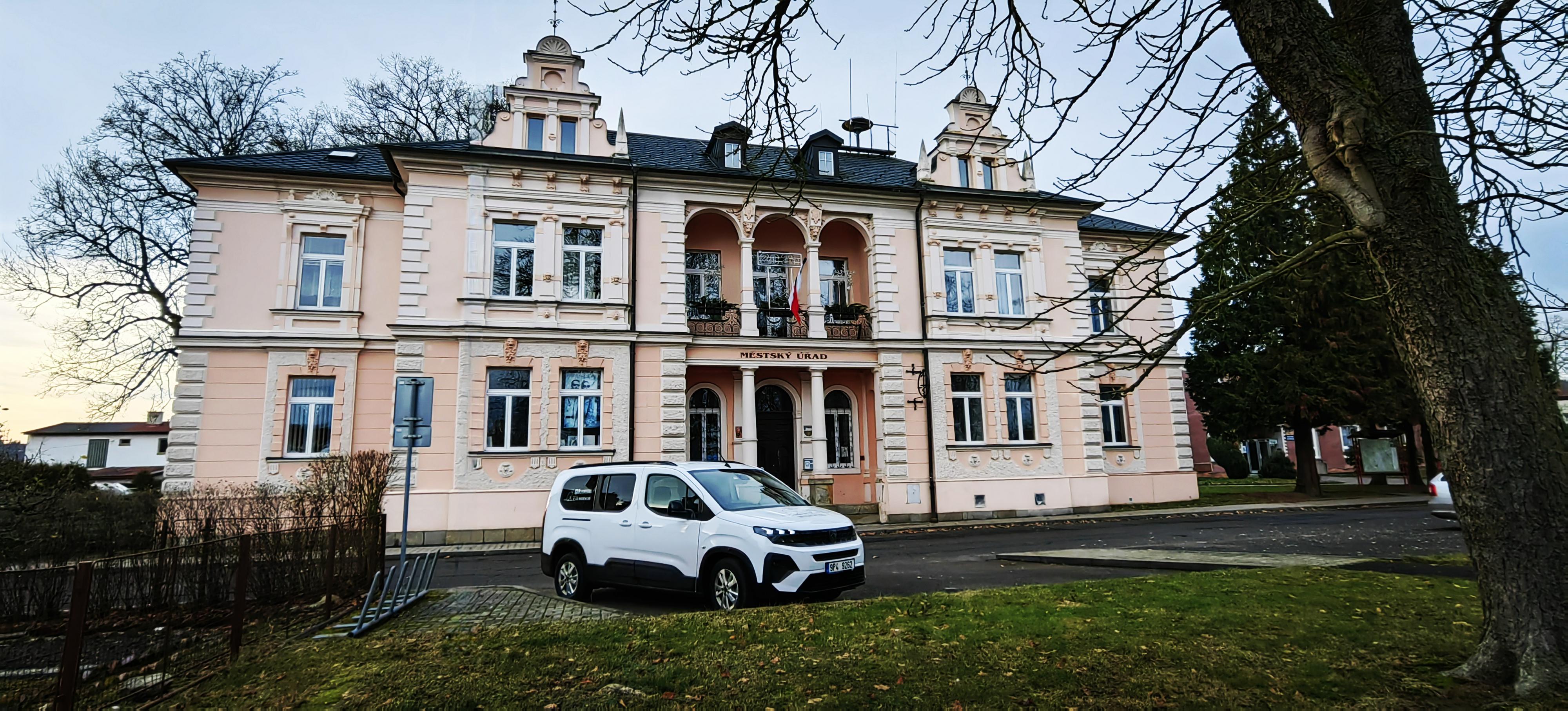 Skalná - městský úřad foto 2