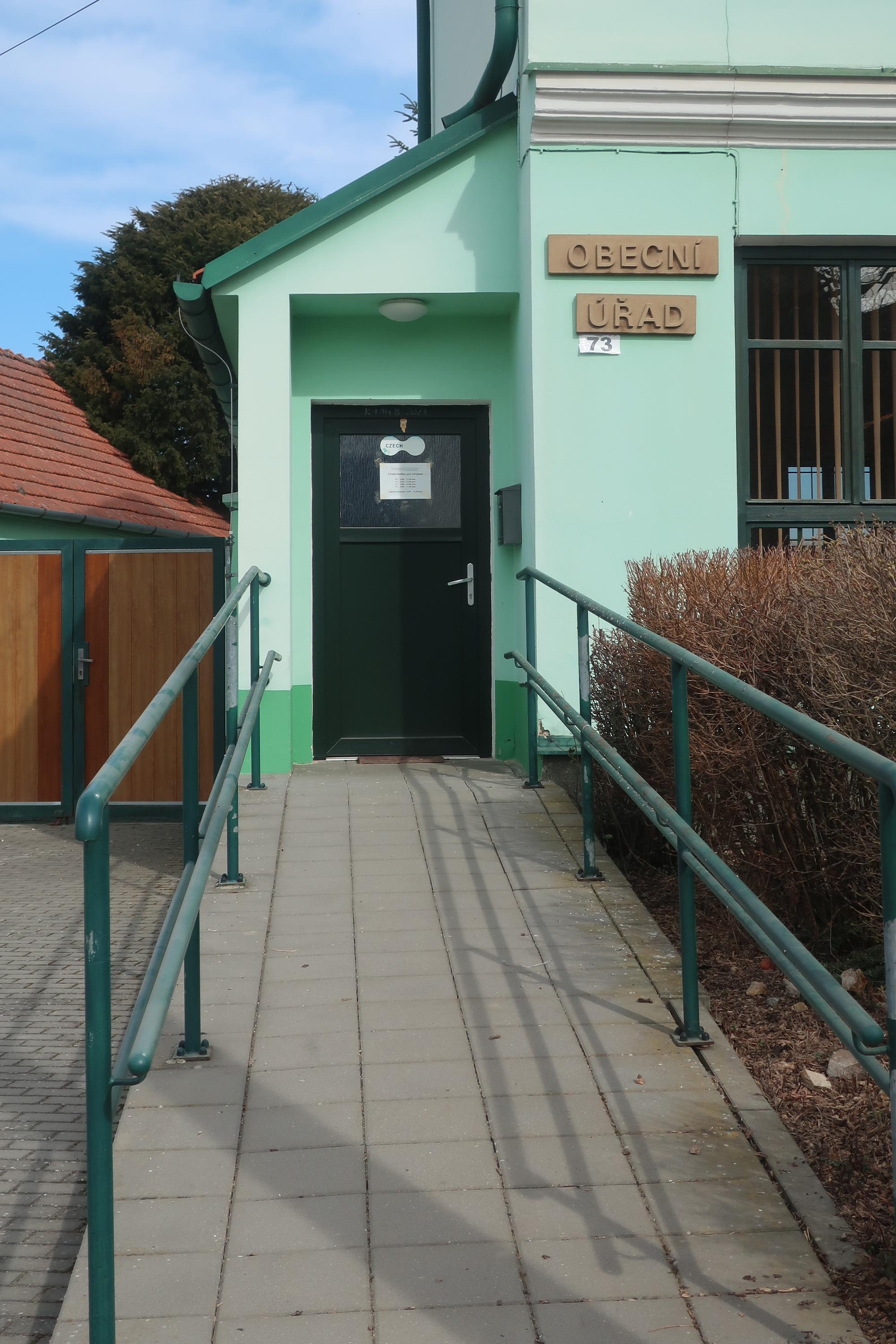 Lesonice - obecní úřad foto 2
