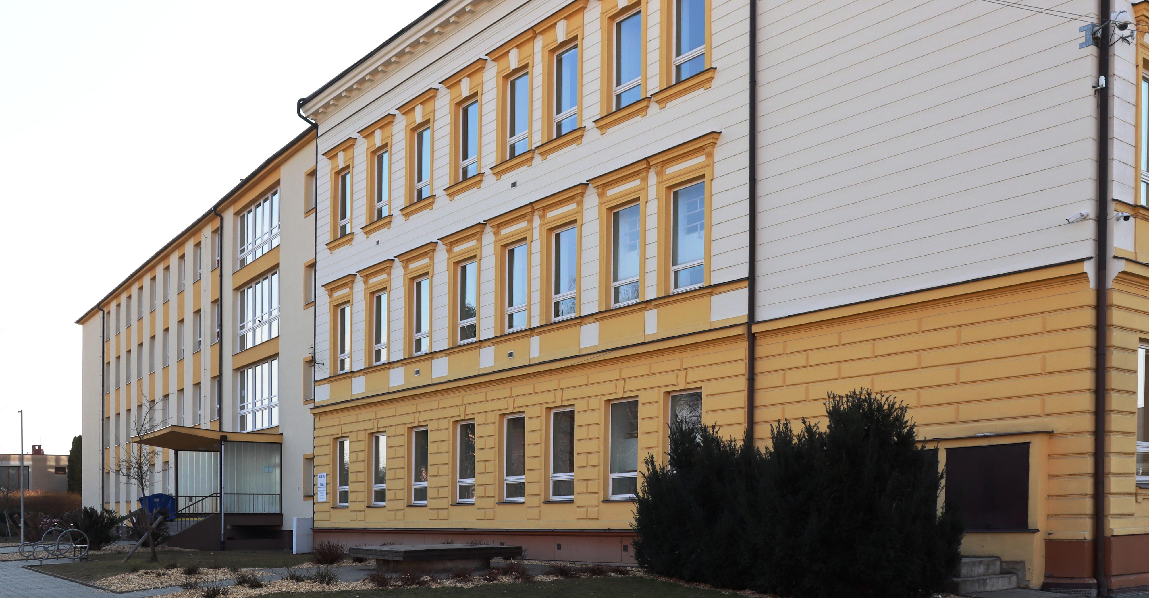 Základní škola Holice, Holubova 47, okres Pardubice