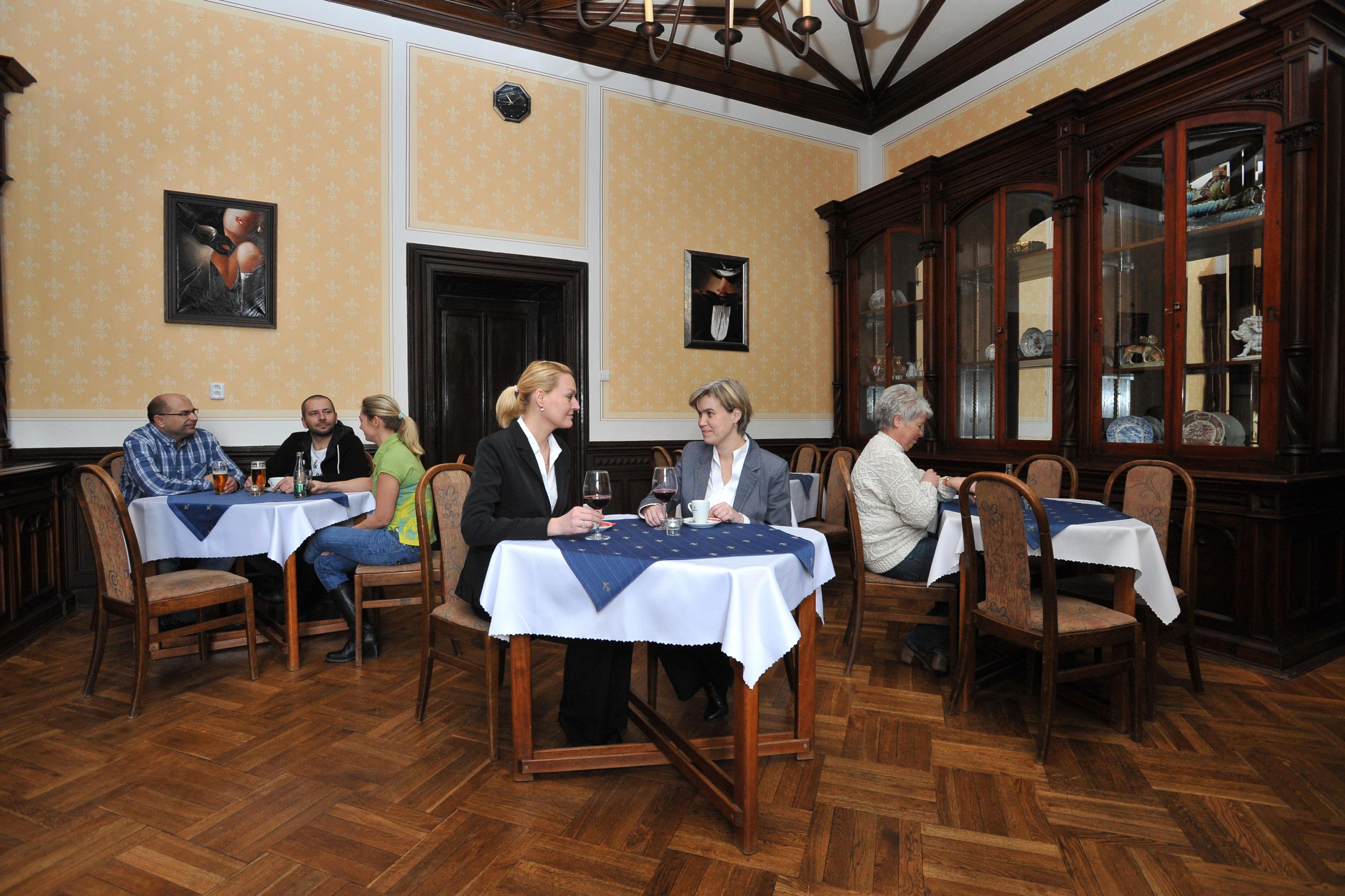 LÁZNĚ HOTEL VRÁŽ, s.r.o.