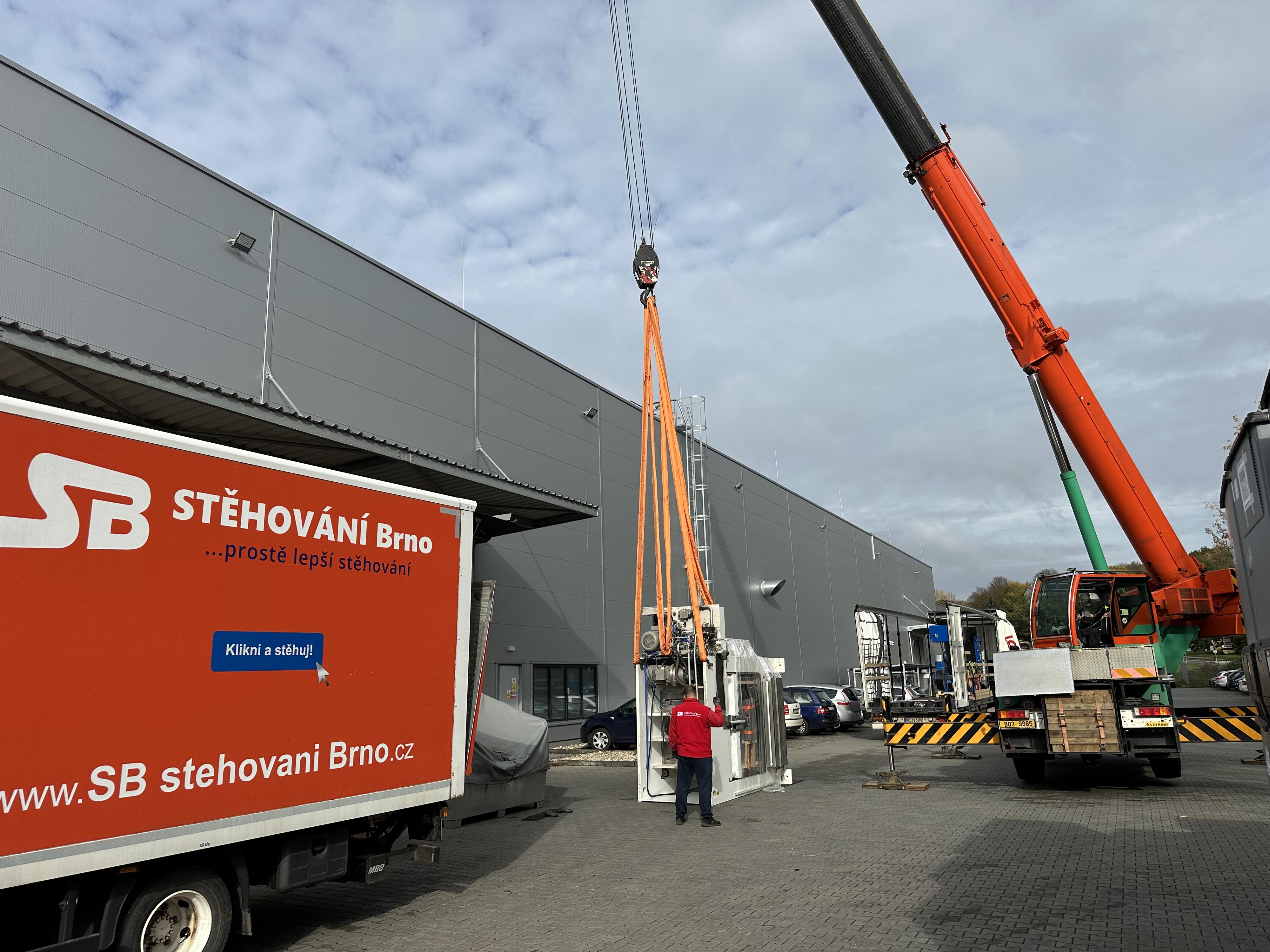 Stěhování a transporty strojů