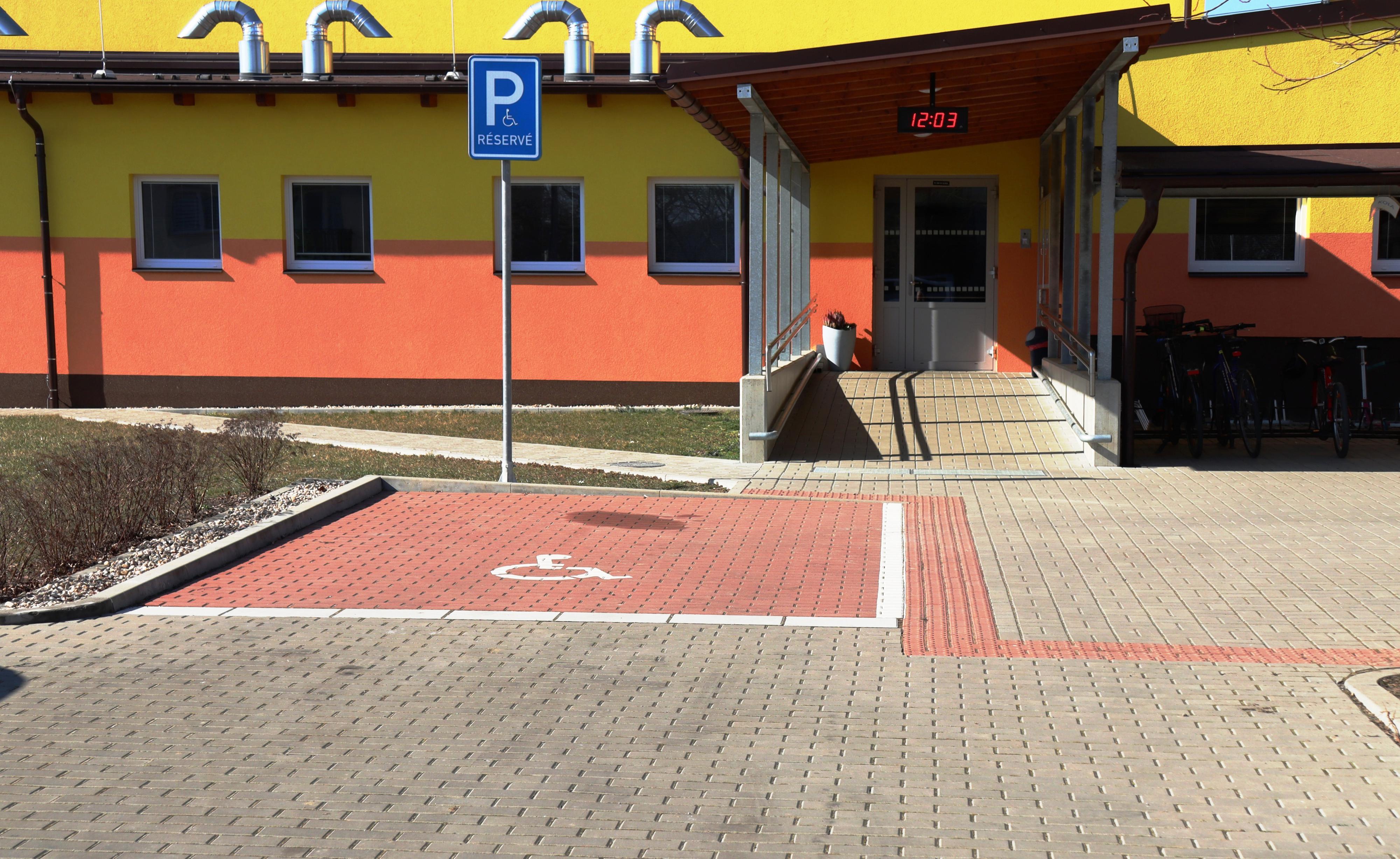 Základní škola Dolní Ředice, okres Pardubice foto 4