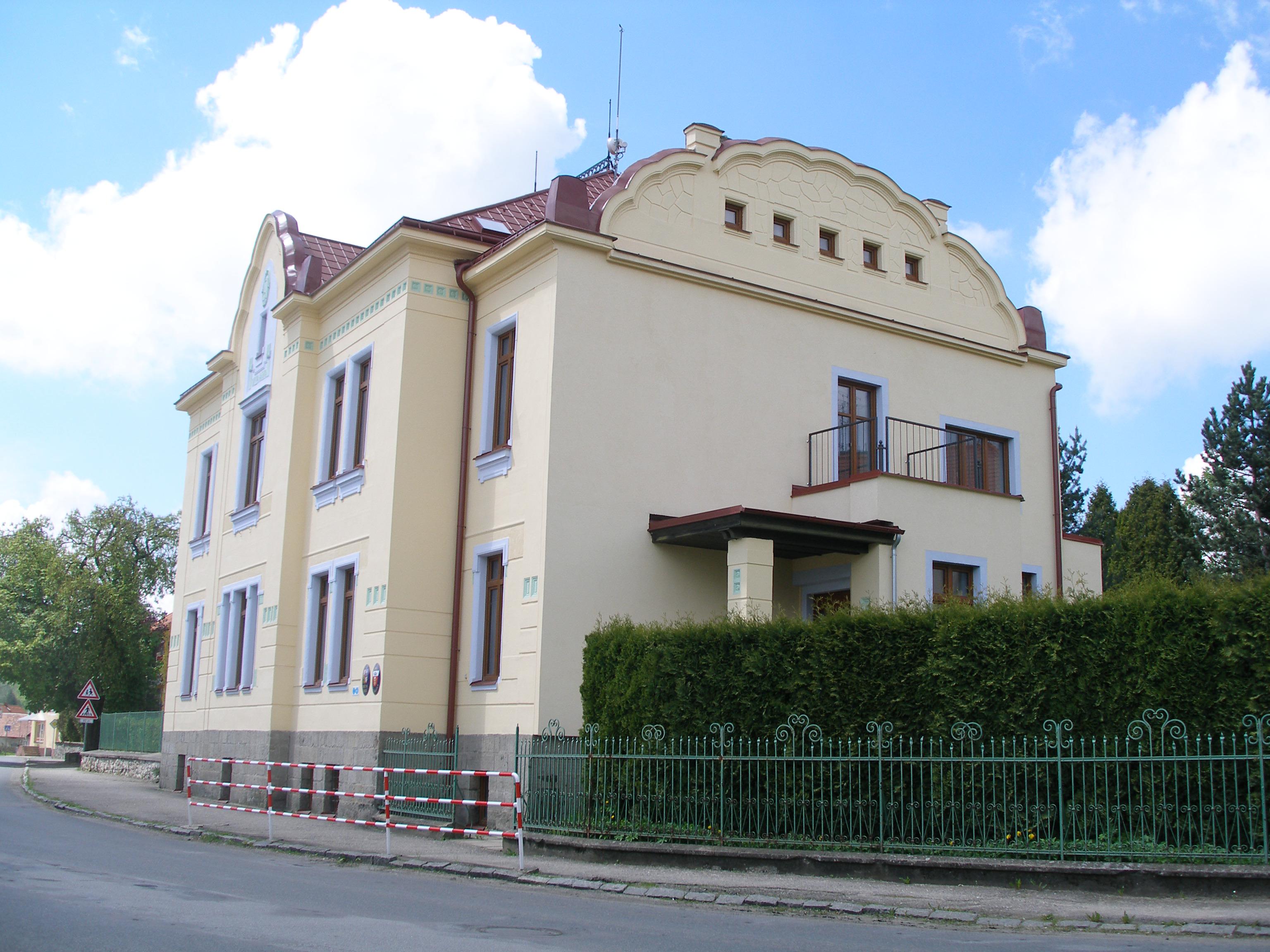 Prachovice - obecní úřad foto 4