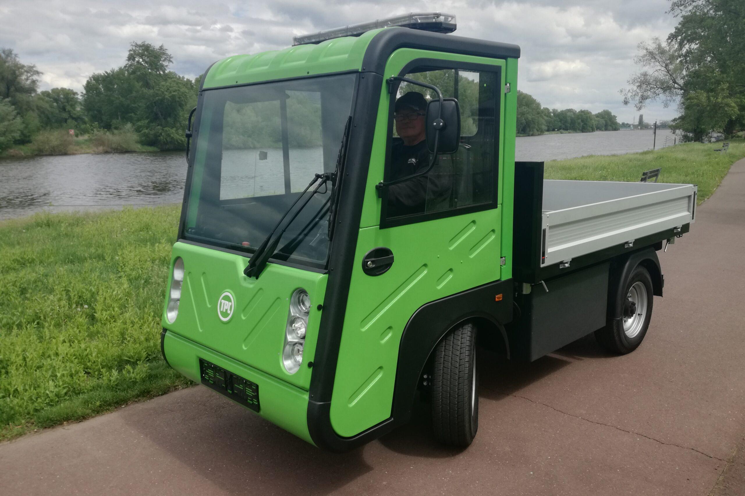 CITY II s elektropohonem a hákovým nosičem