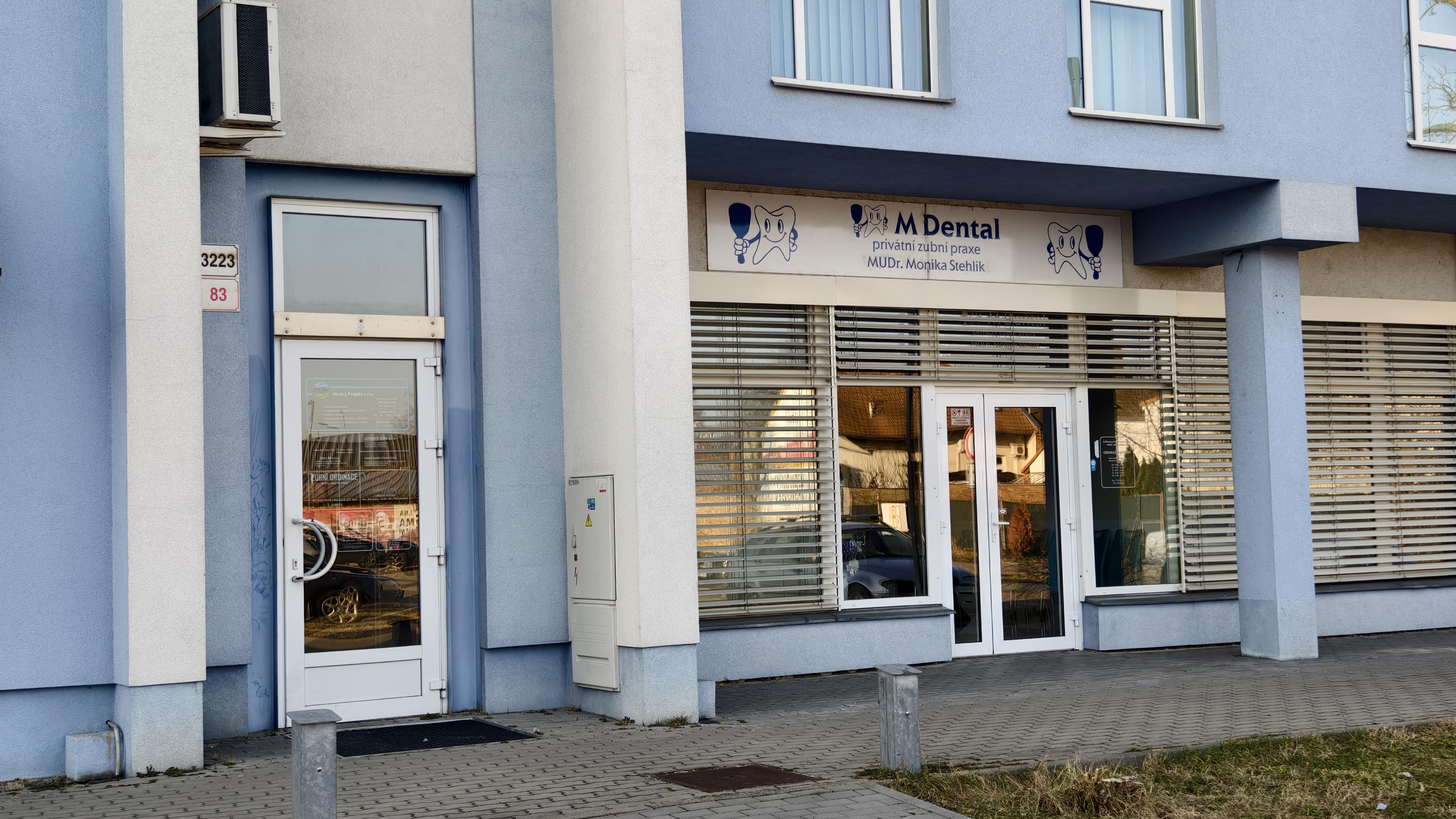 M DENTAL - MUDr. Monika Stehlíková