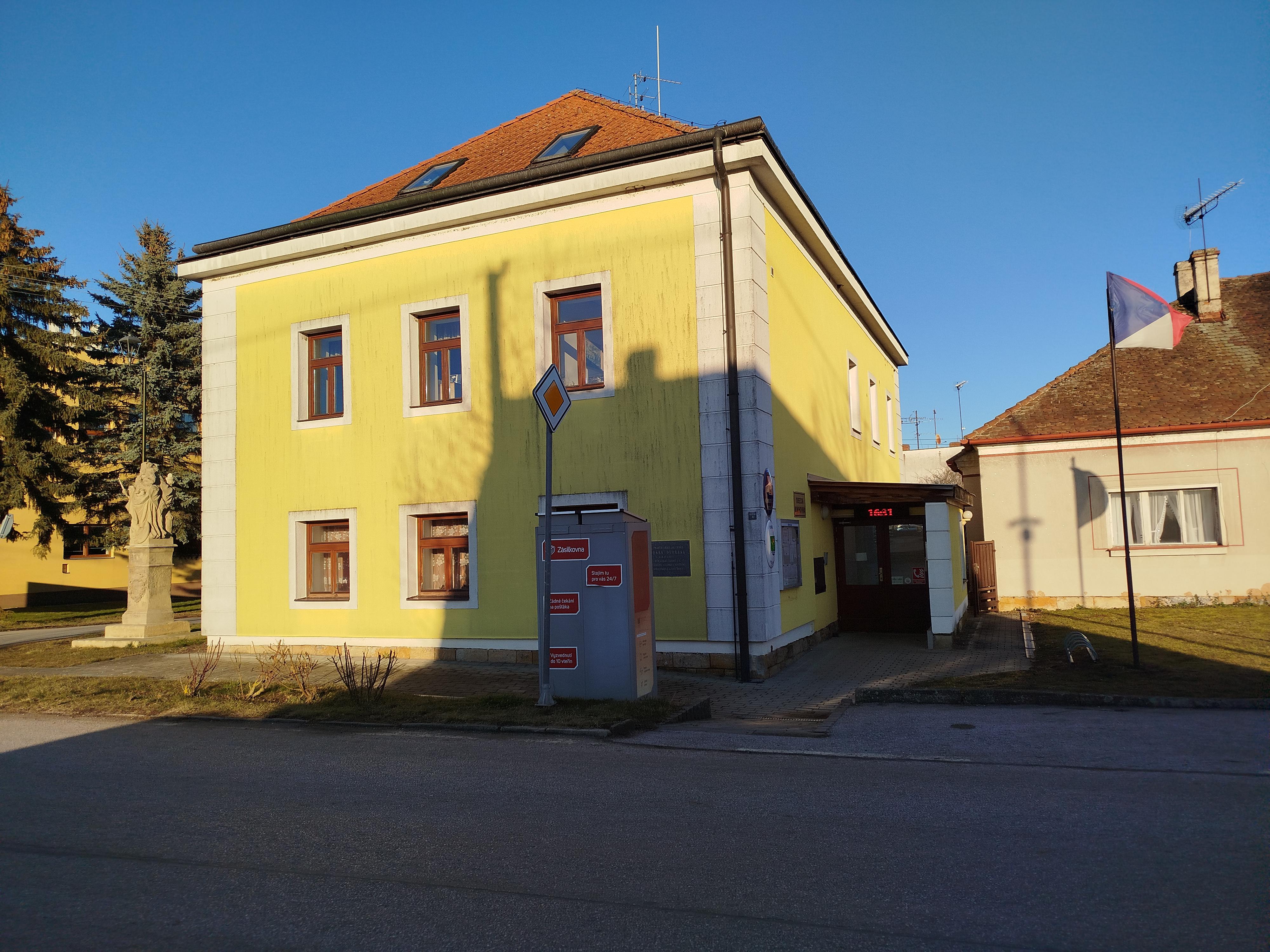 Hlušice - obecní úřad foto 2