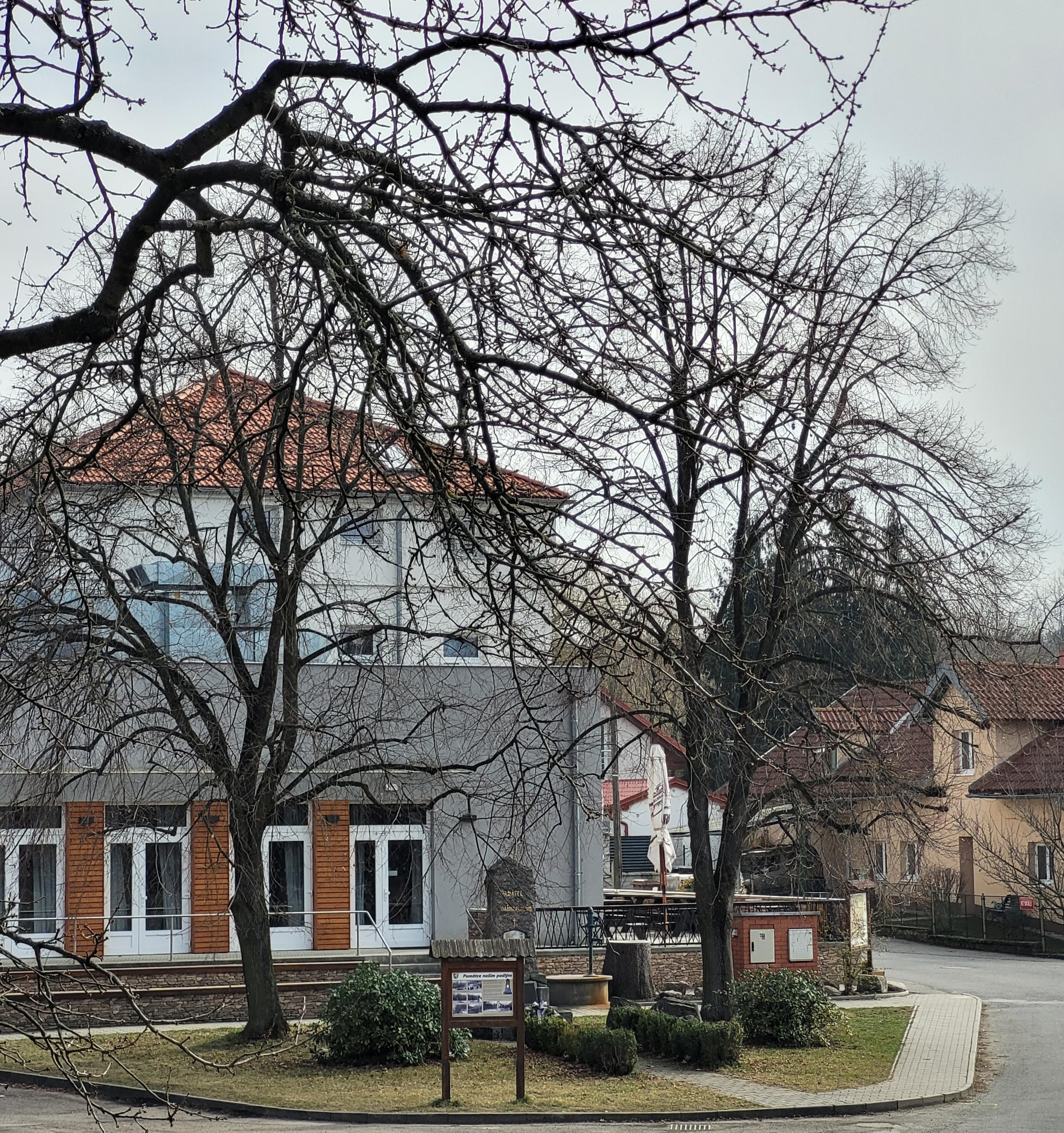 Babice - obecní úřad foto 3