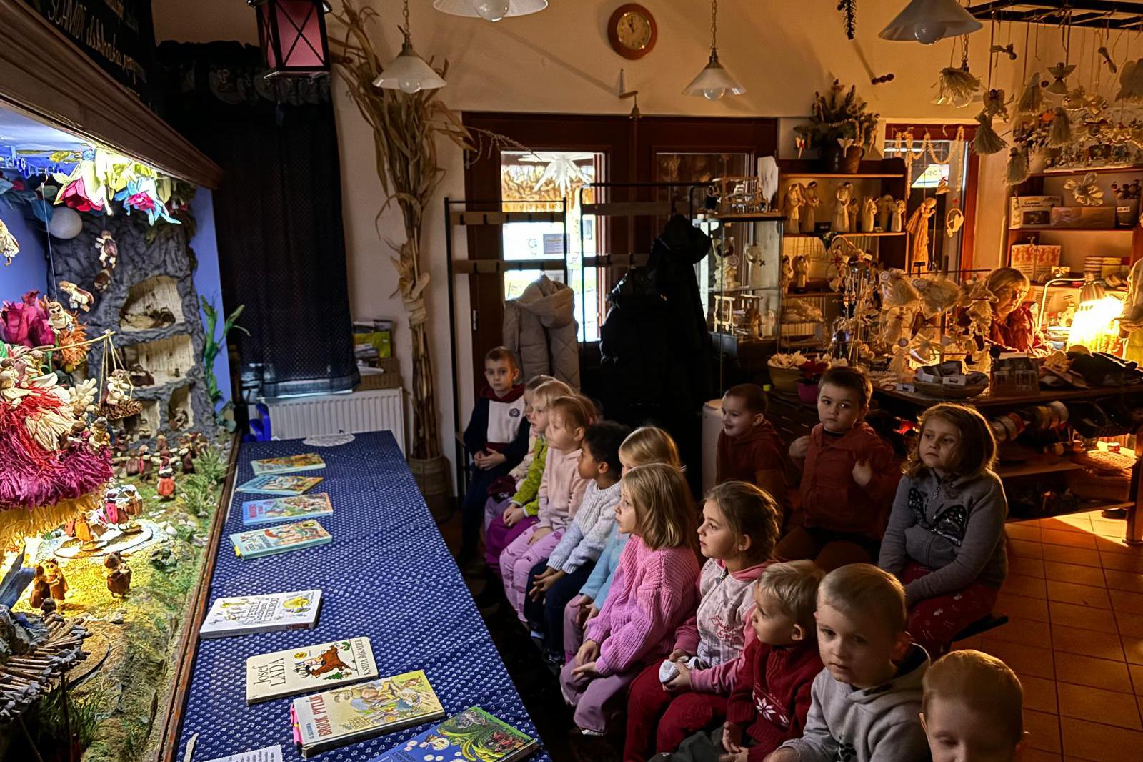 Galerie pohyblivých scén z kukuřičného šustí - Jiřina Šustrová