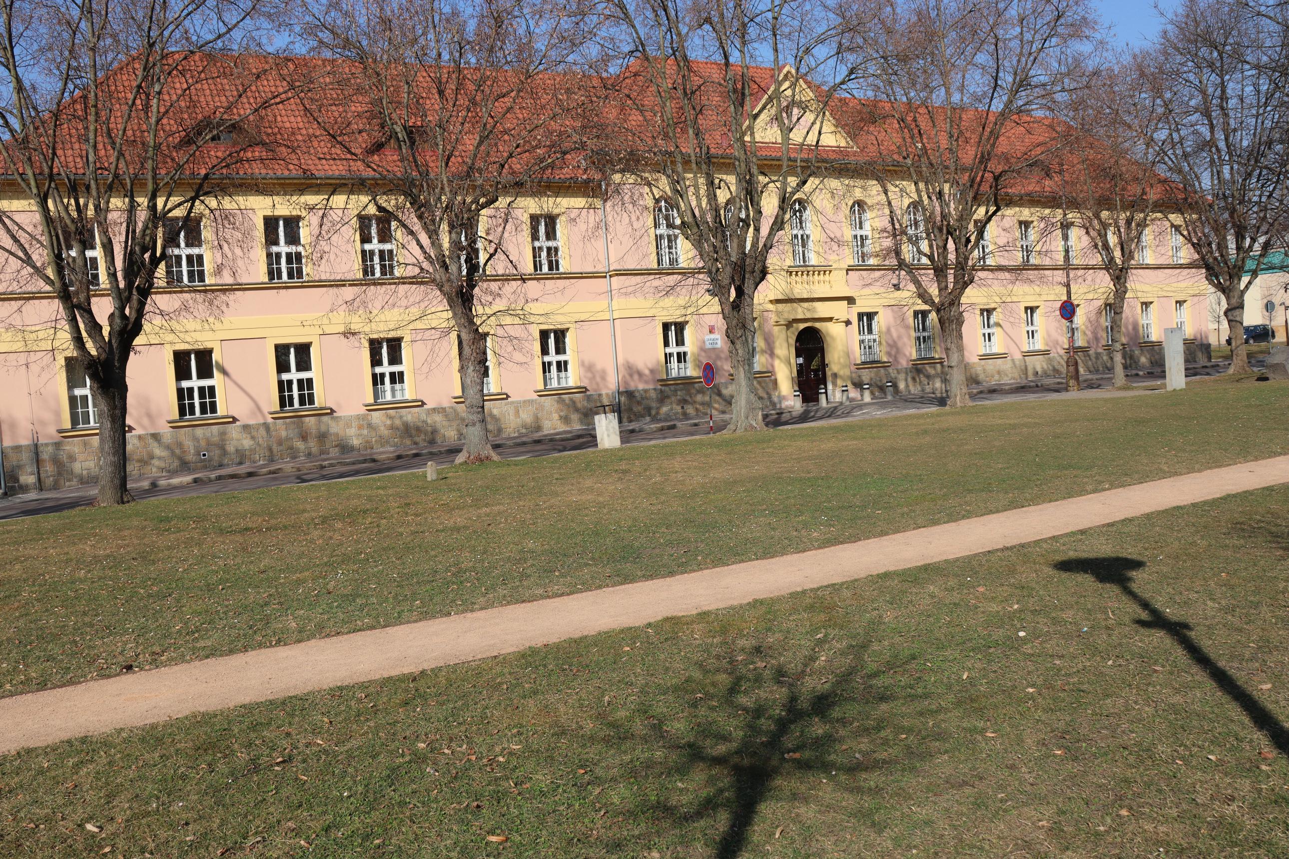 ZŠ Holice, Komenského foto 3