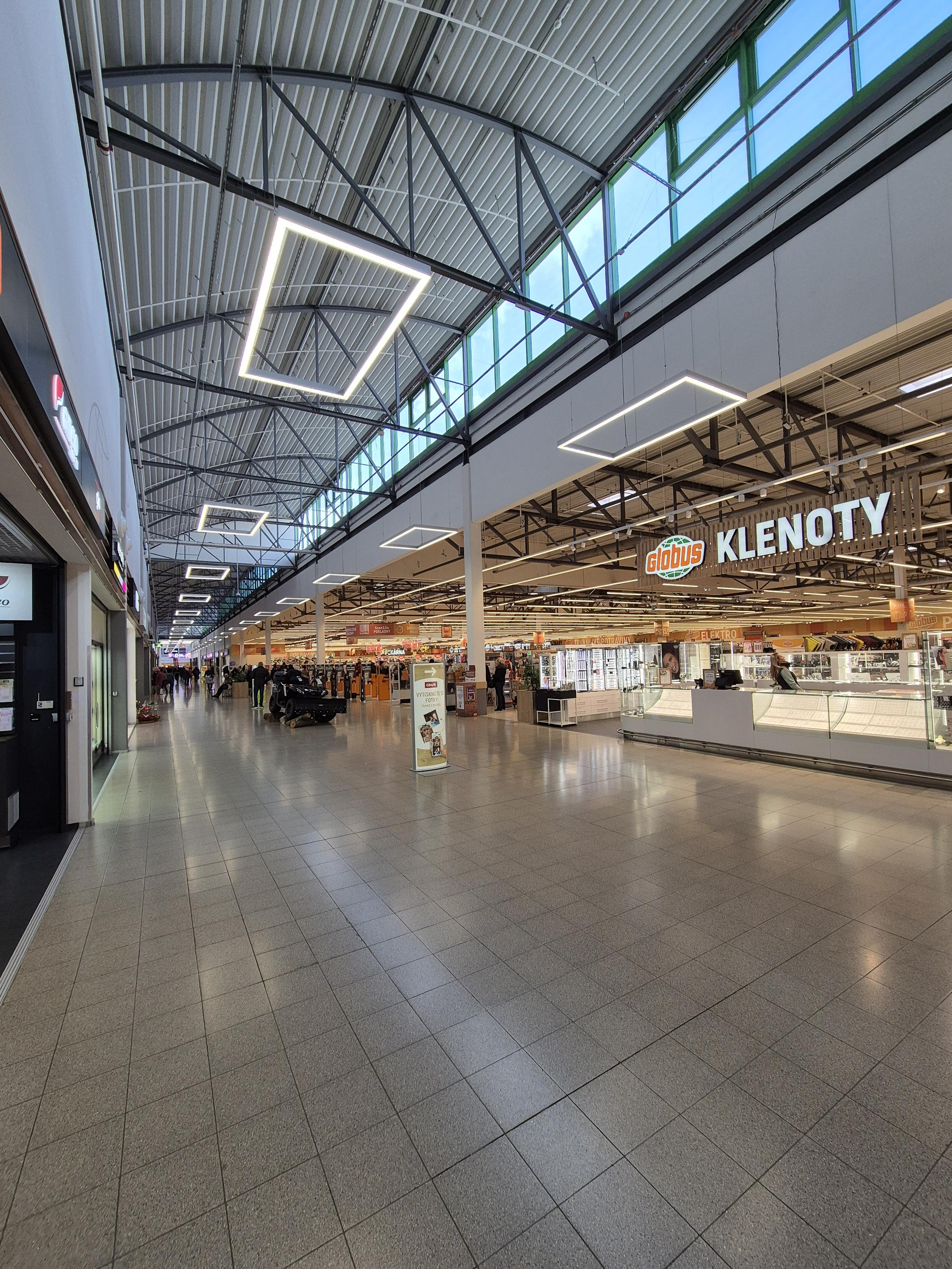 Globus Hypermarket foto 2
