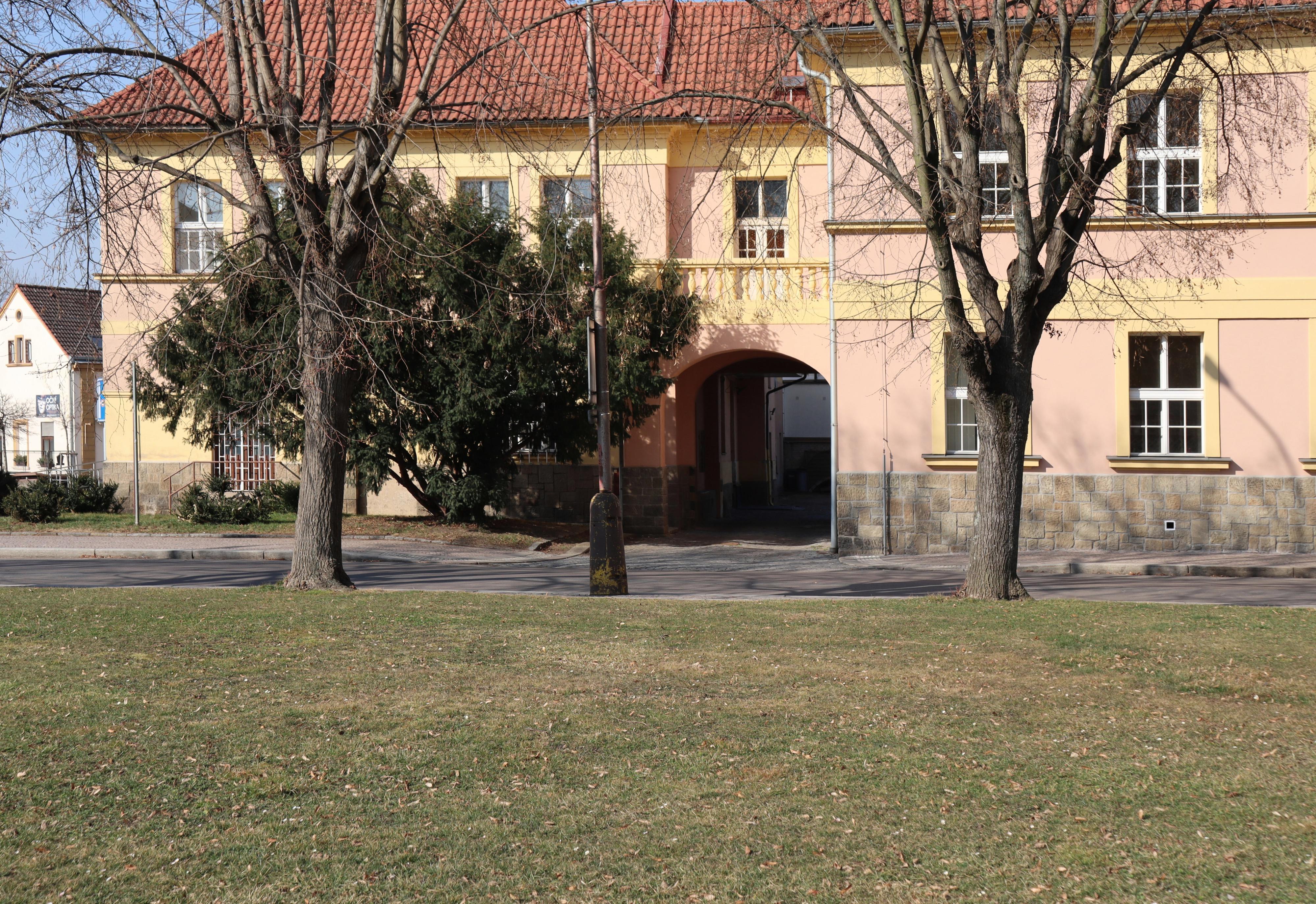 ZŠ Holice, Komenského foto 2