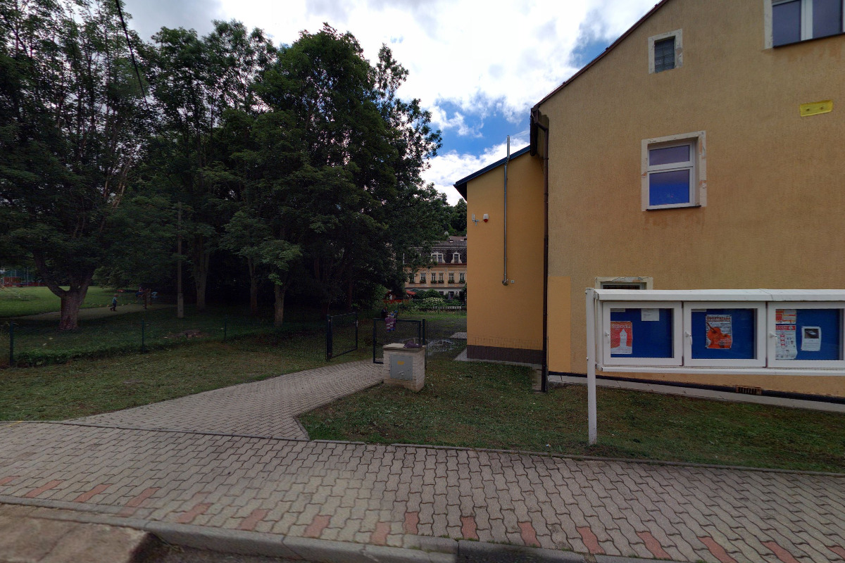 Nabíjecí stanice pro elektrokola a mobilní zařízení foto 2