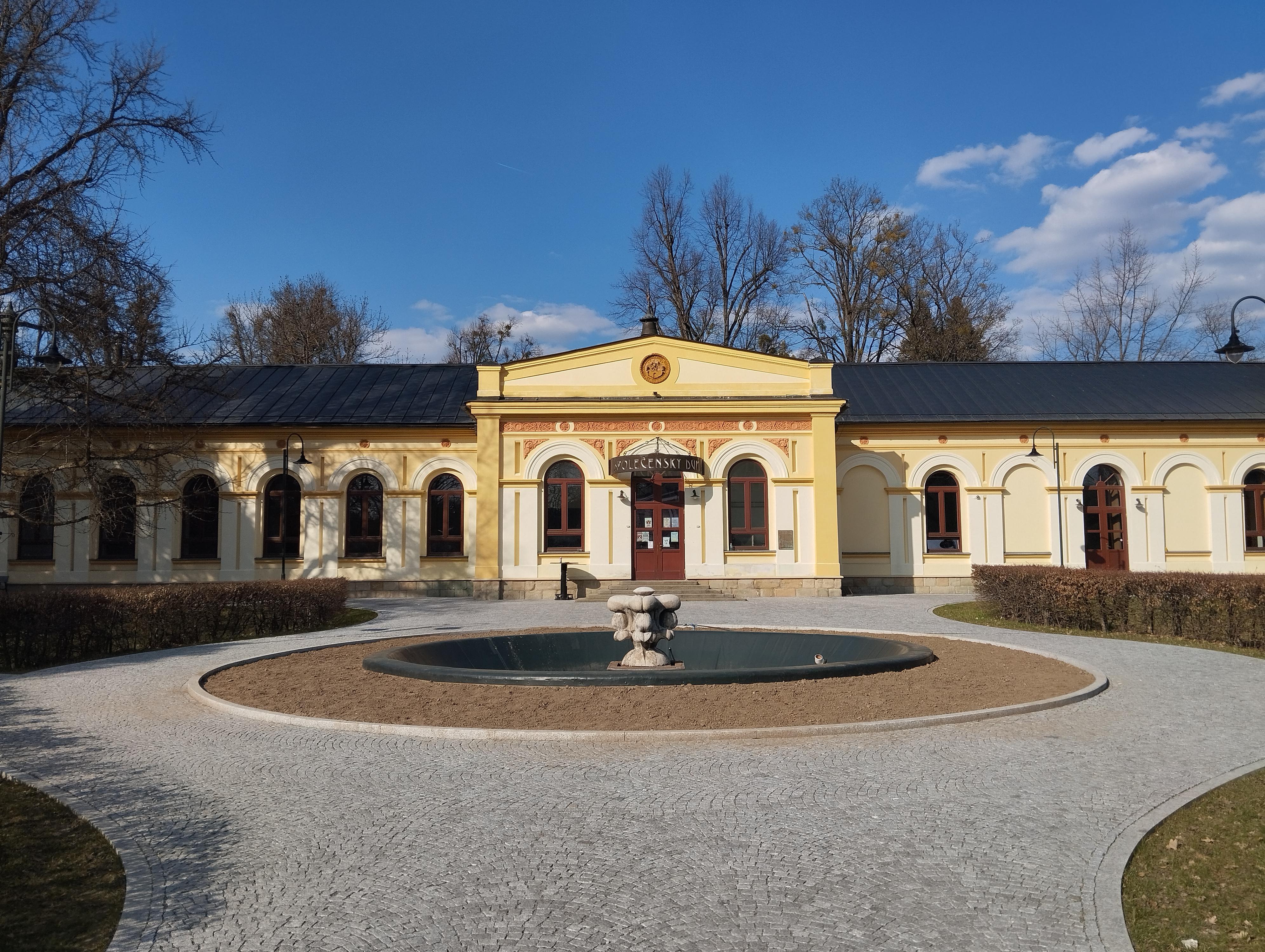 Společenský dům Rožnov pod Radhoštěm foto 4