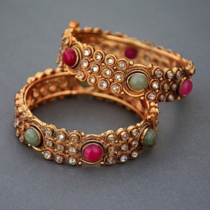 Costume jewellery makers