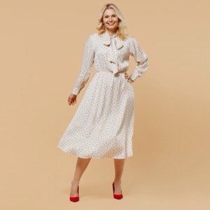 Výroba dámského společenského oblečení