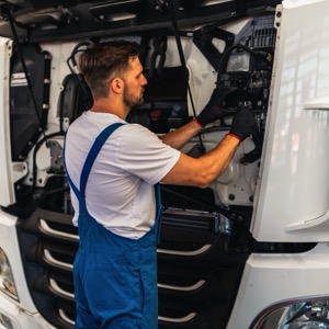 Truck and freight equipment service