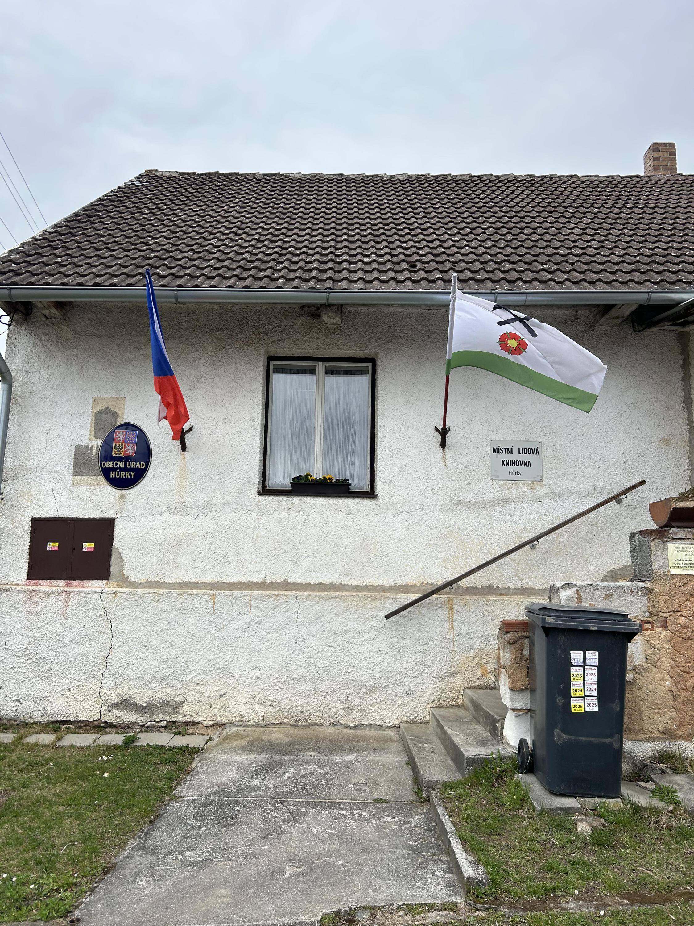 Hůrky - obecní úřad foto 2