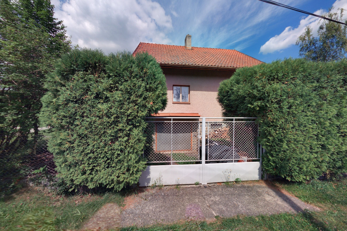 Elektrikář Lukáš Adamec