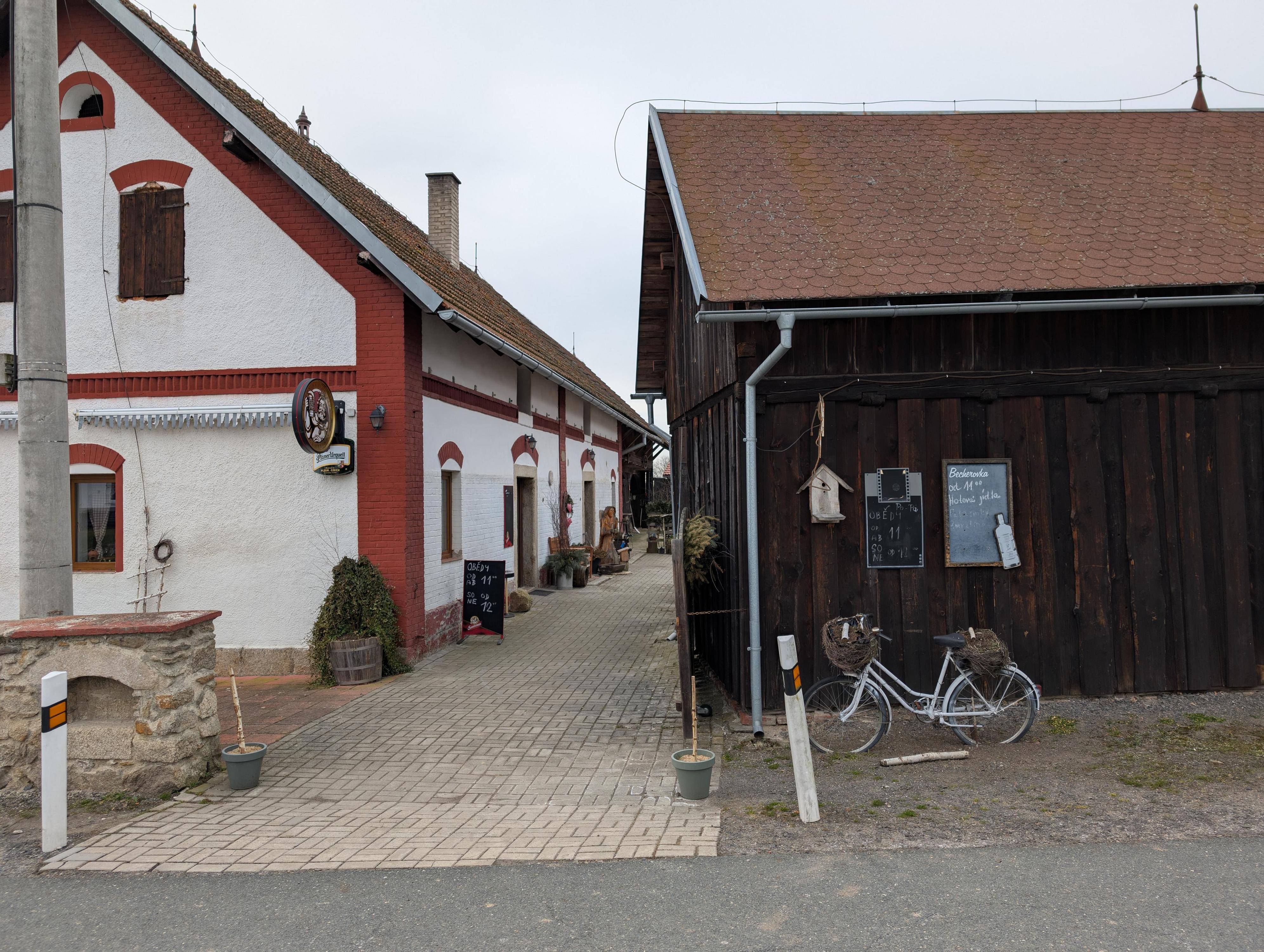 Restaurace Selský dvůr U Antoníčka foto 4