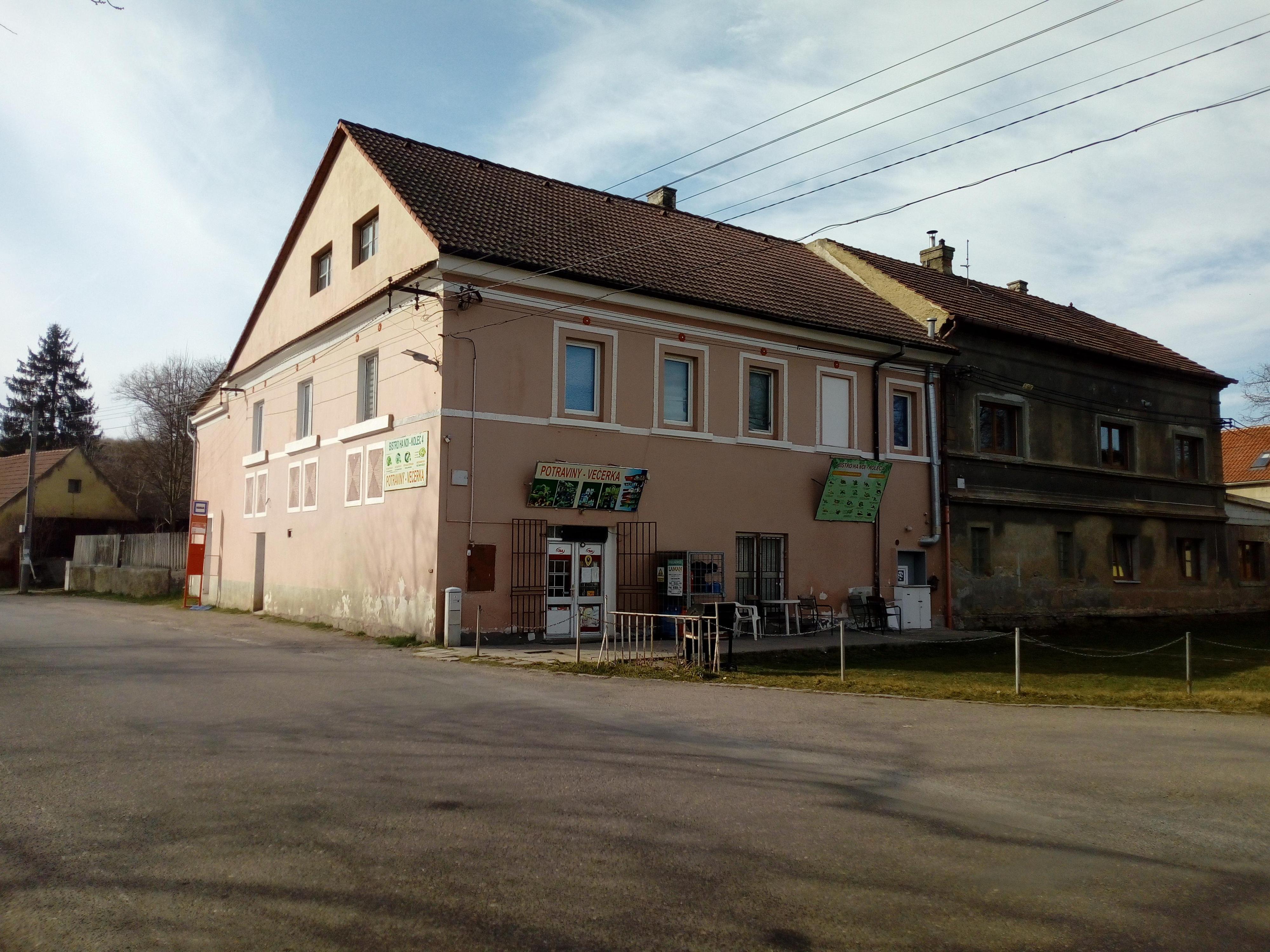 Potraviny u zastávky foto 2