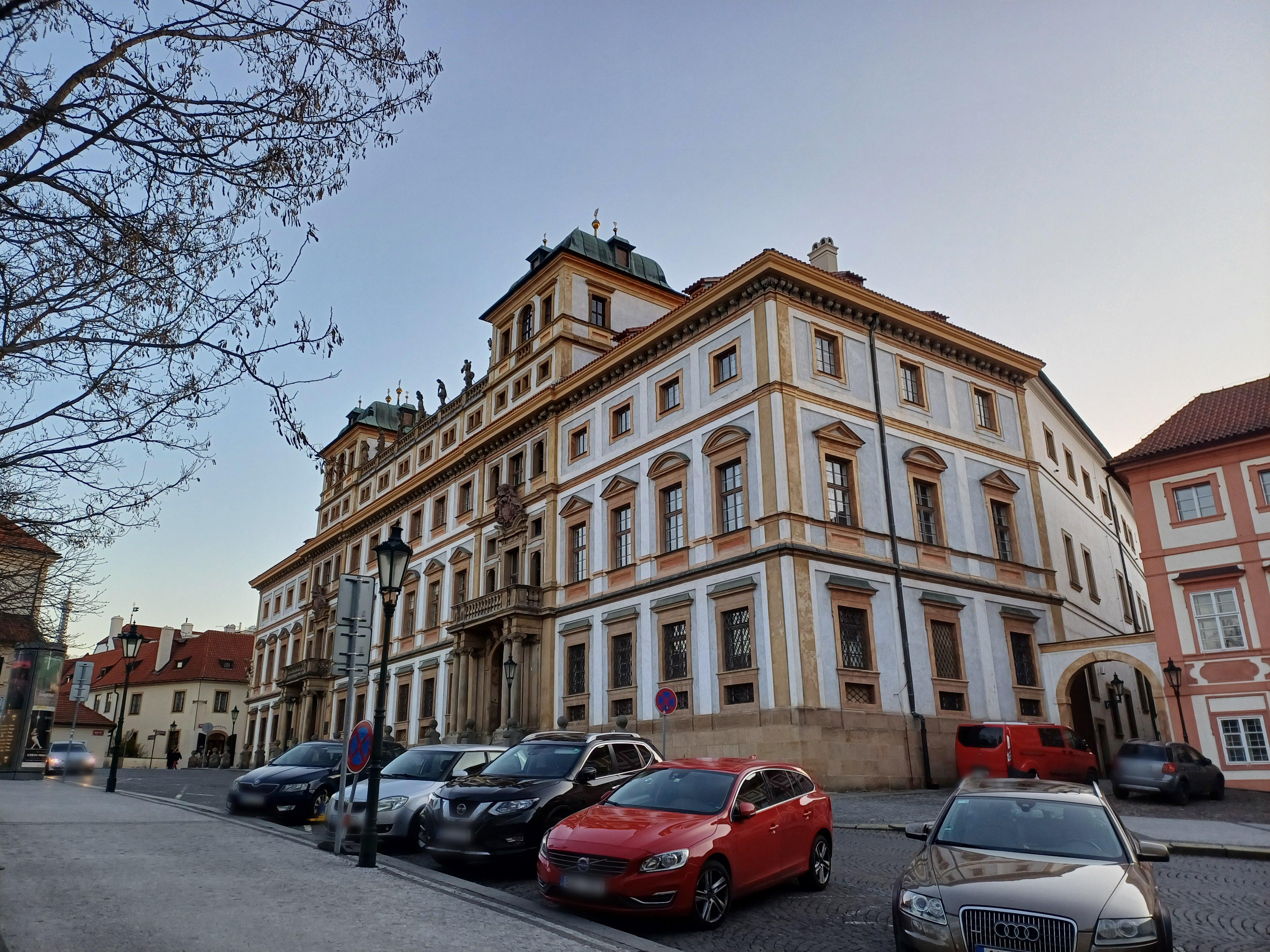 Ministerstvo zahraničních věcí ČR - ověřování listin foto 2
