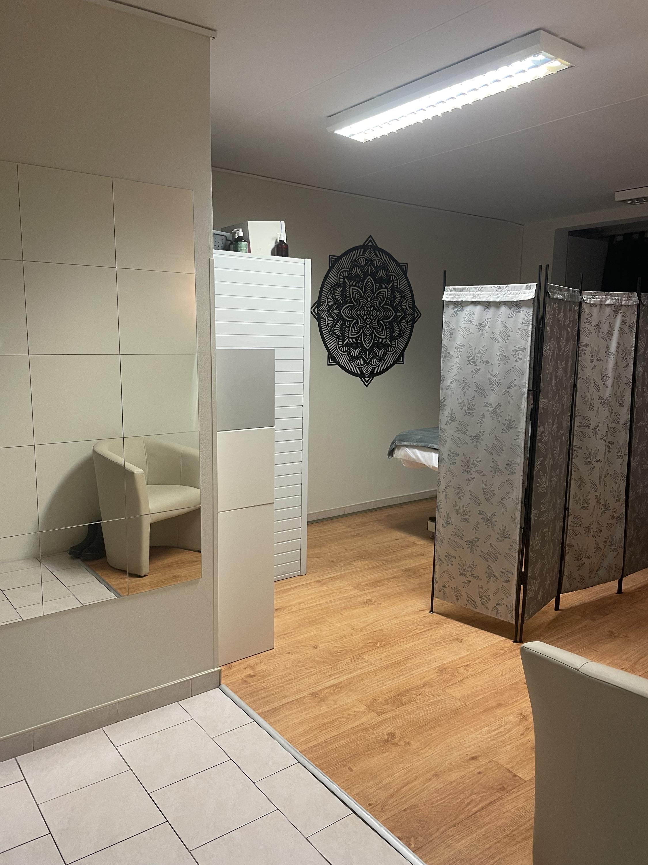 Masáže - Muži v bílém foto 2