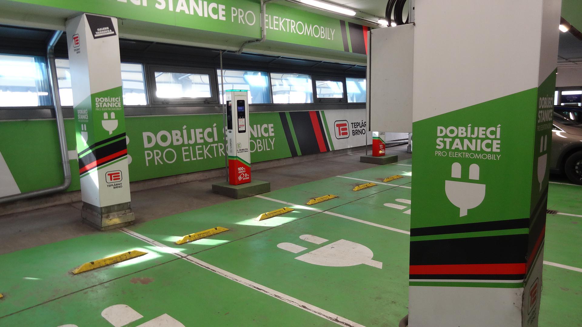 Veřejná rychlonabíjecí stanice foto 5