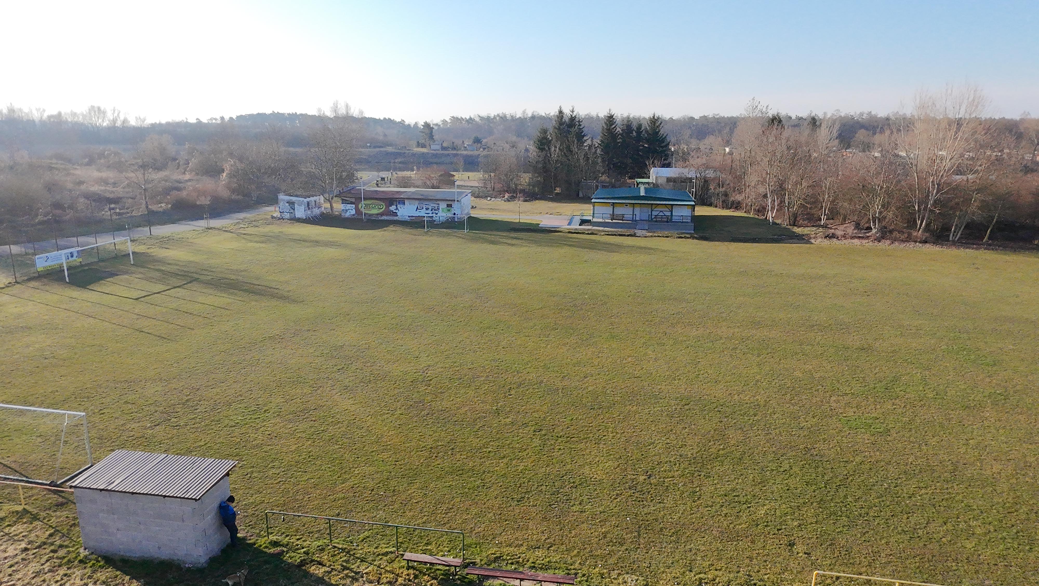 Fotbalové hřiště Drahelice foto 6