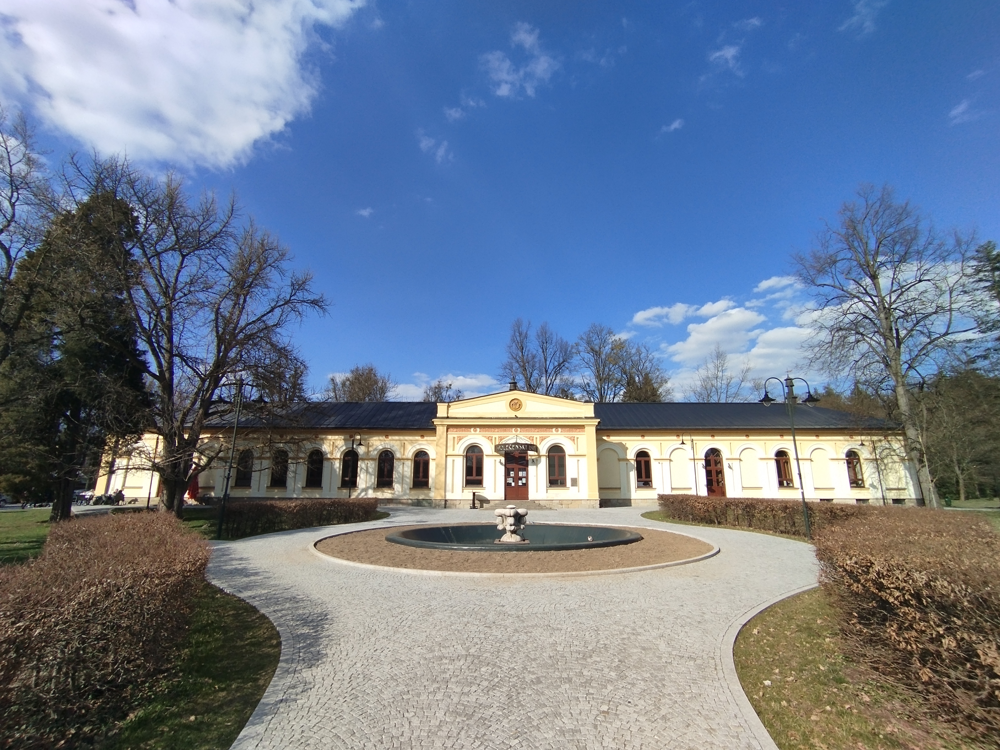 Společenský dům Rožnov pod Radhoštěm foto 6