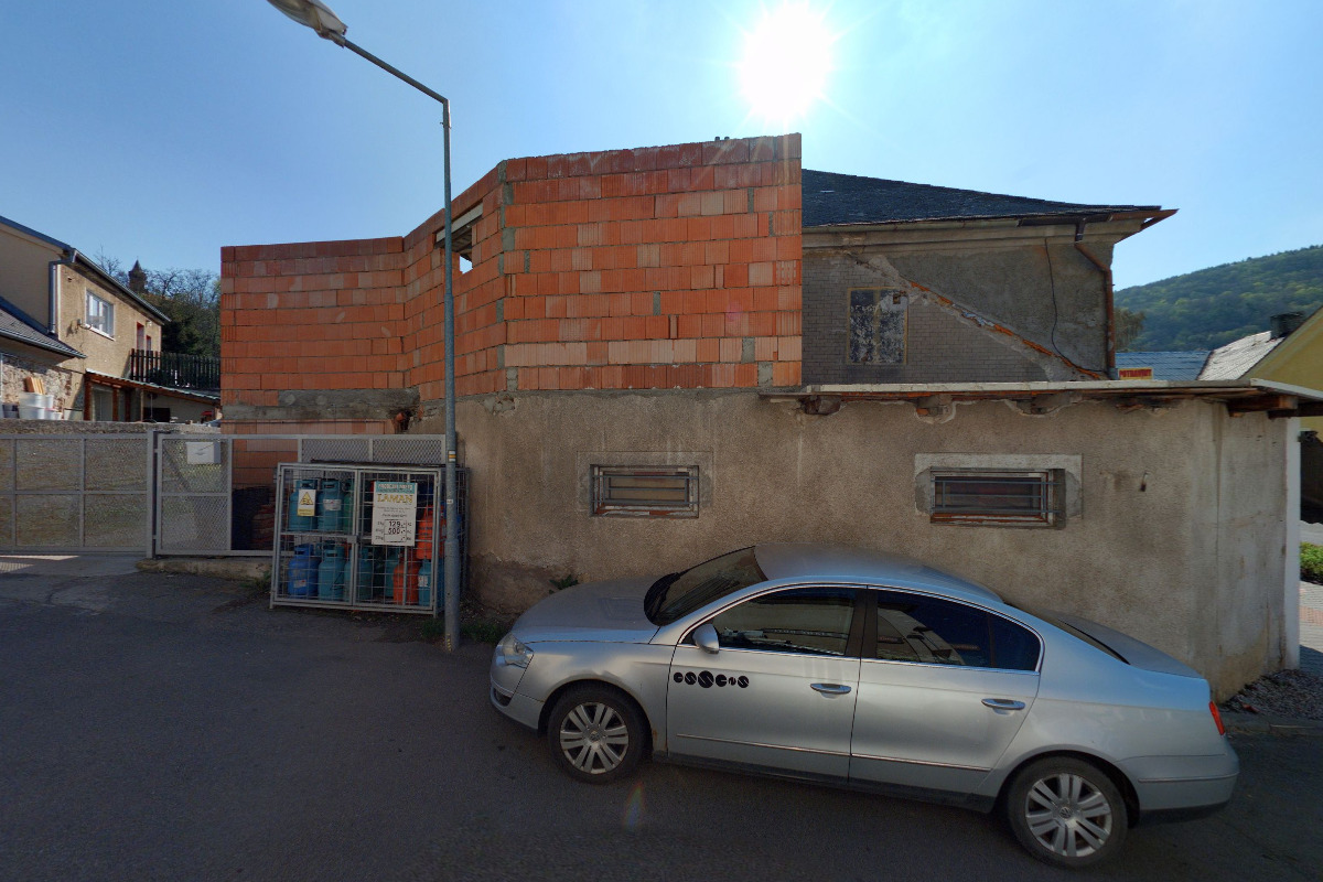 Potraviny, večerka u zastávky foto 2