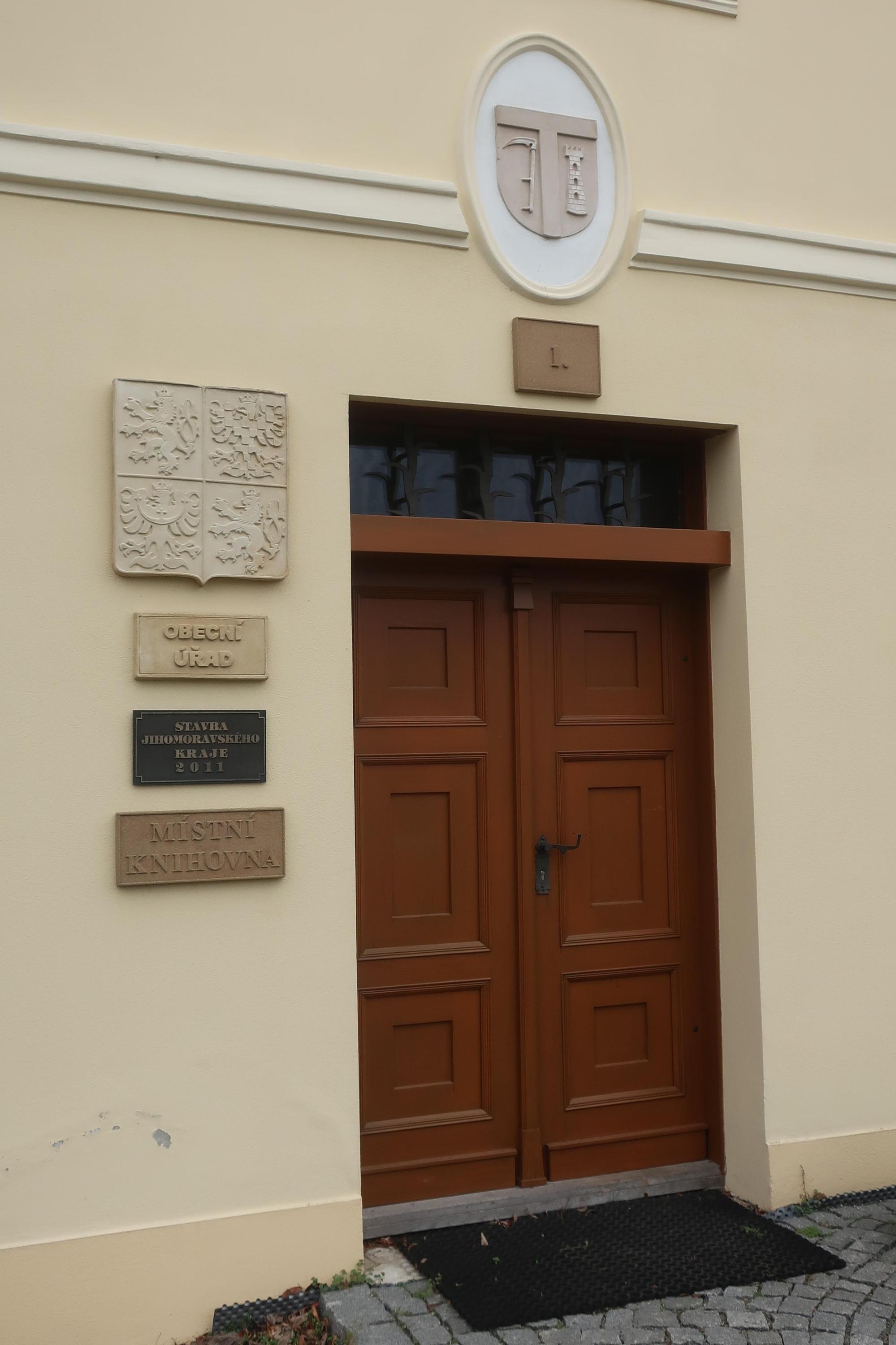 Komořany - obecní úřad foto 3