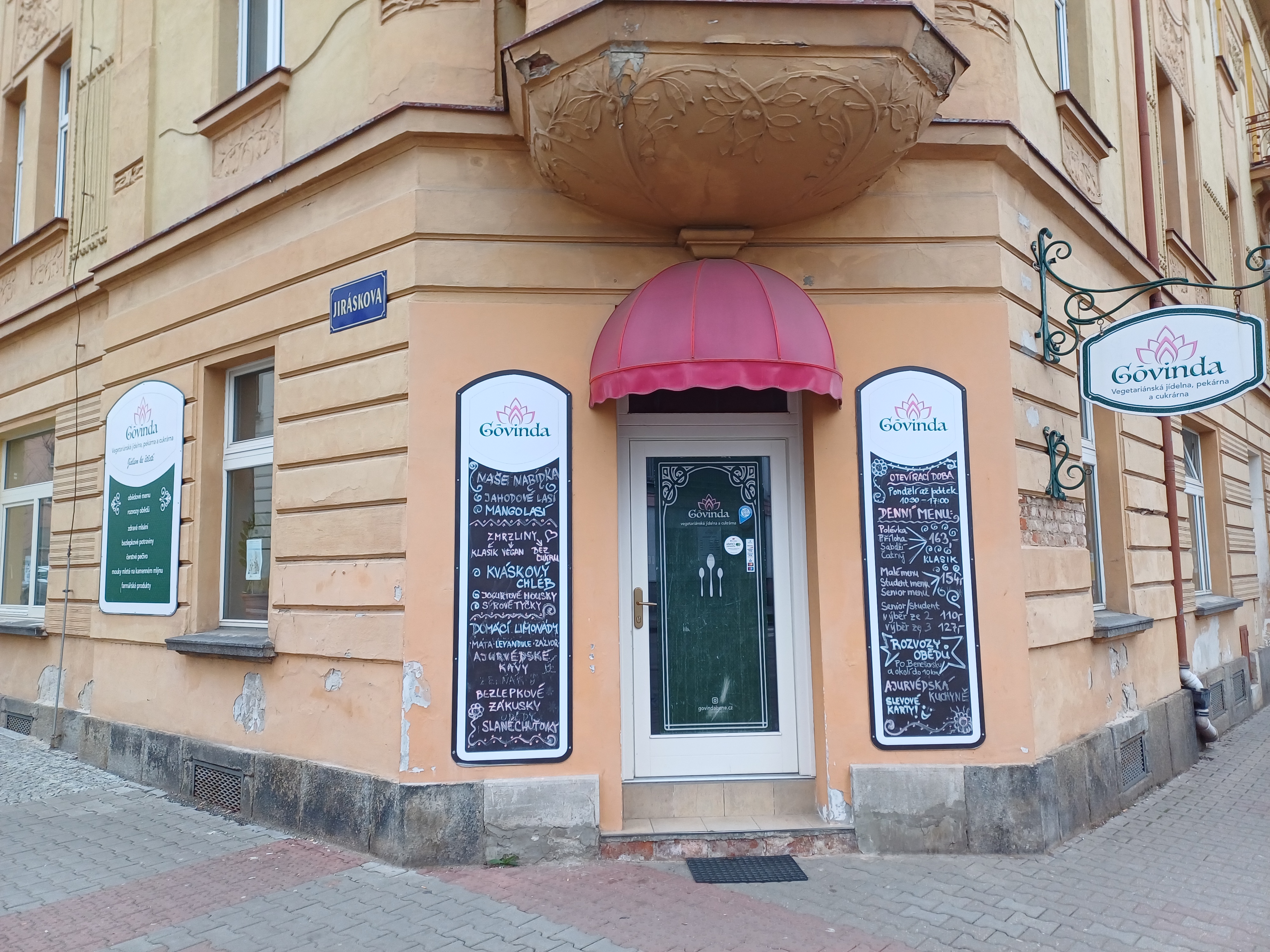 Góvinda - jídelna a cukrárna foto 2