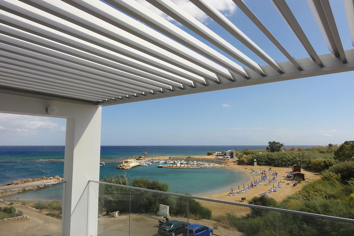 Moderní bioklimatické pergoly