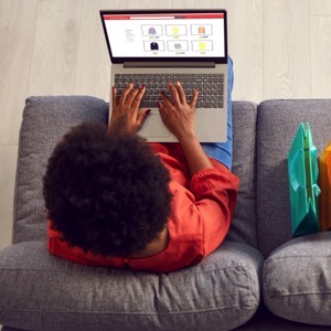 On-line prodej outletového oblečení a doplňků