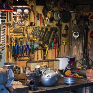 Servicing of car service and tyre service equipment