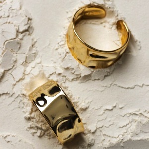 Sellers of gold jewellery