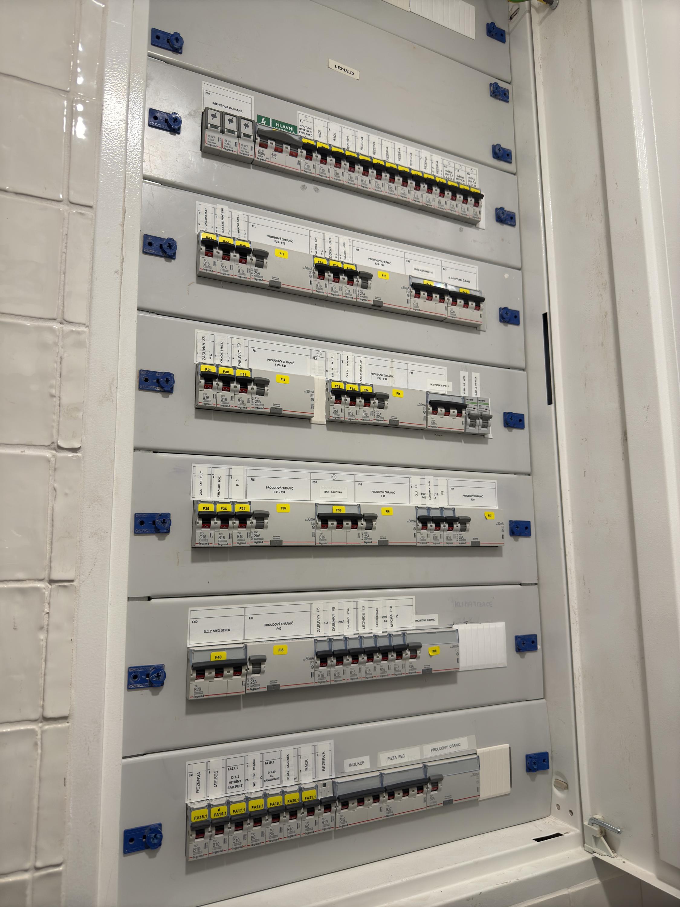 Světla Svítí – elektroinstalace Praha