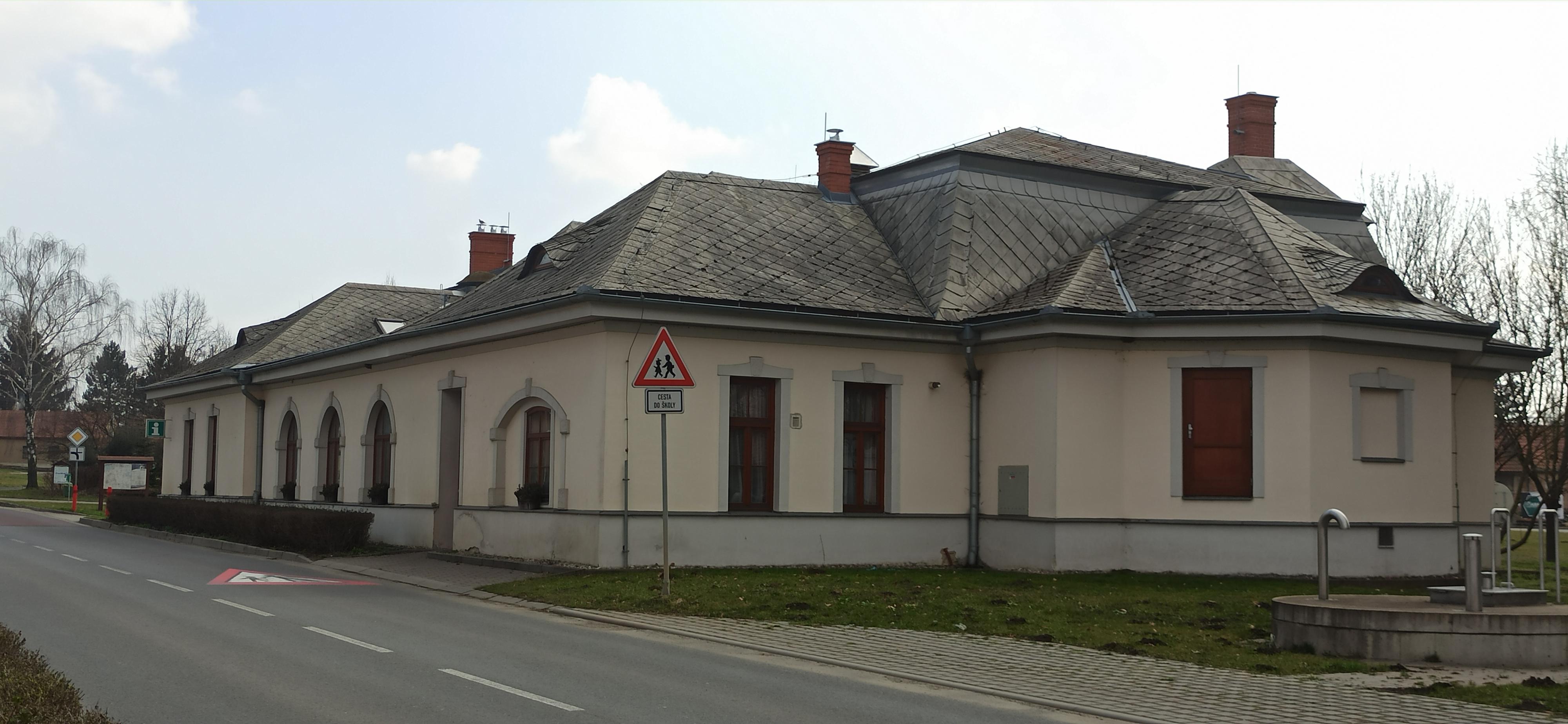 Rostěnice-Zvonovice - obecní úřad foto 2