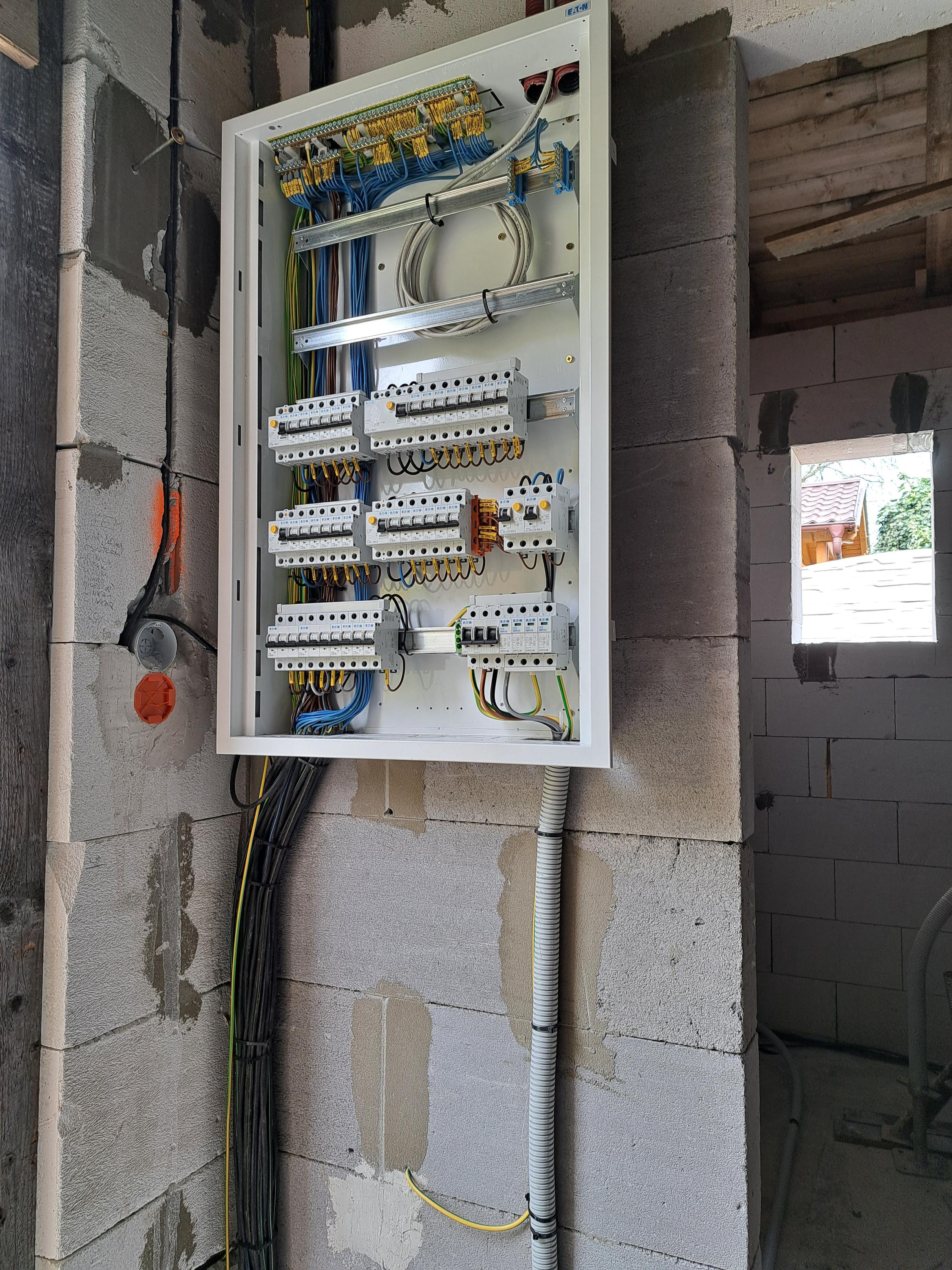 Elektroinstalace a služby - Tomáš Farbula foto 2