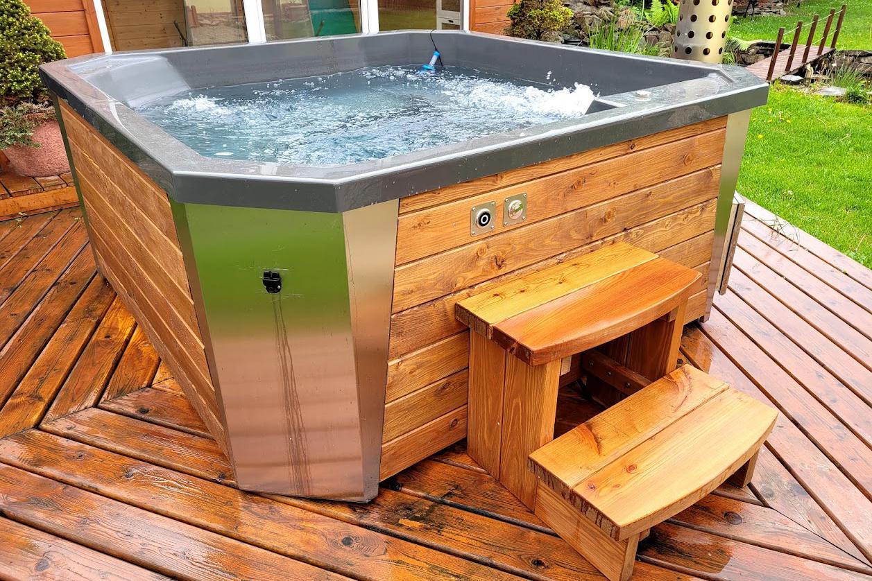 Vířivka s topením na dřevo s vestavěnou filtrací