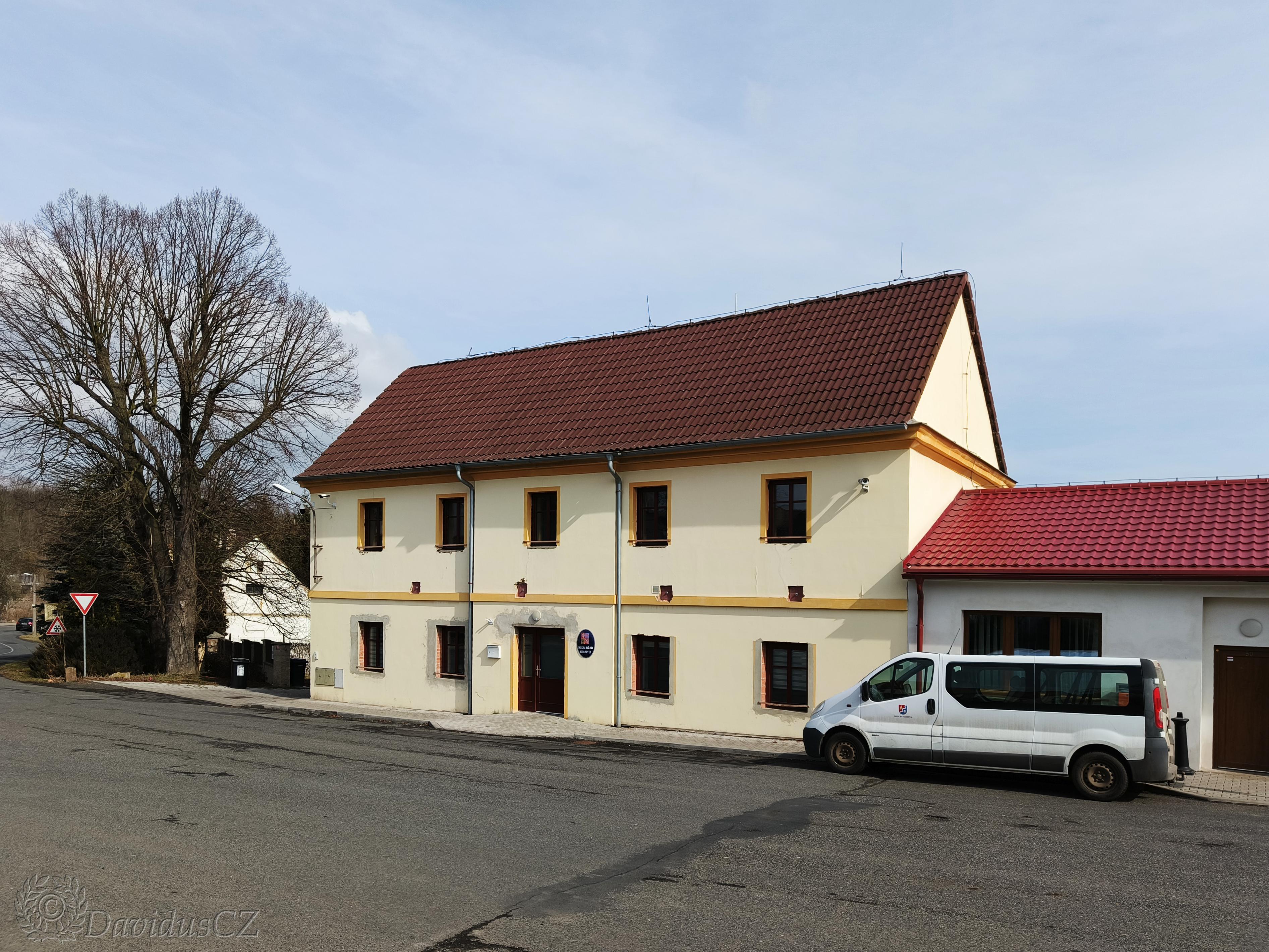 Bitozeves - obecní úřad foto 3