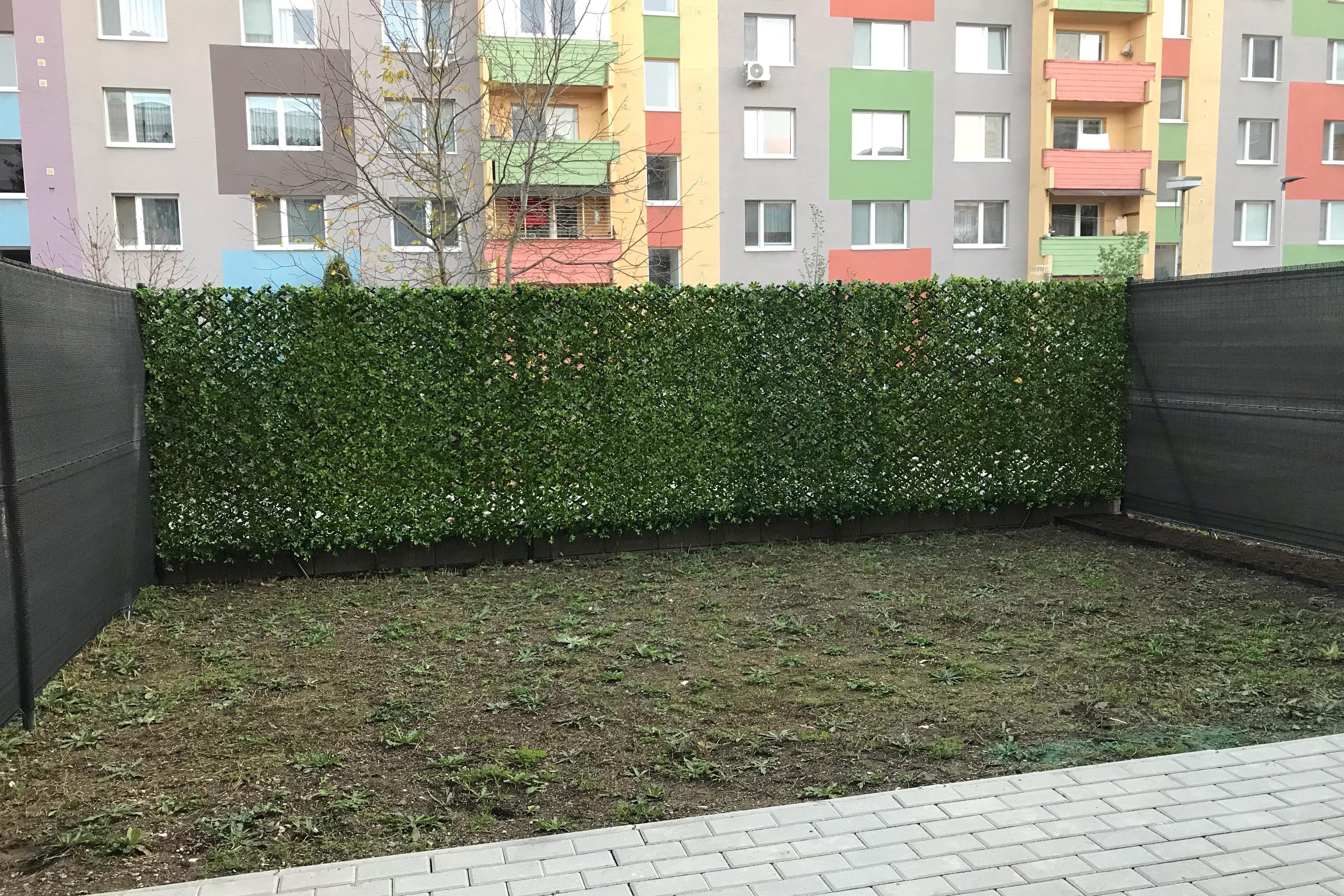 Umělé živé ploty na roztahovacím rastru