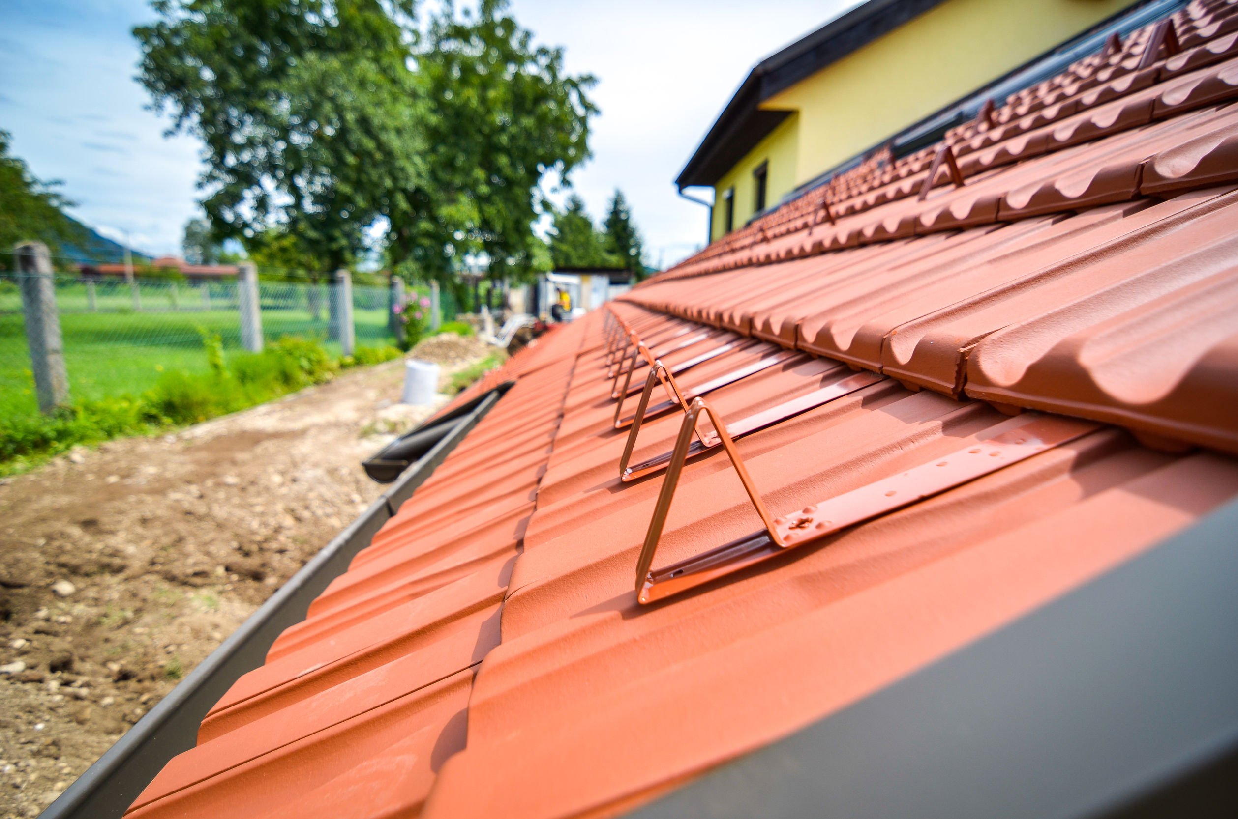 Montáž sněhových zábran a bezpečnostních prvků