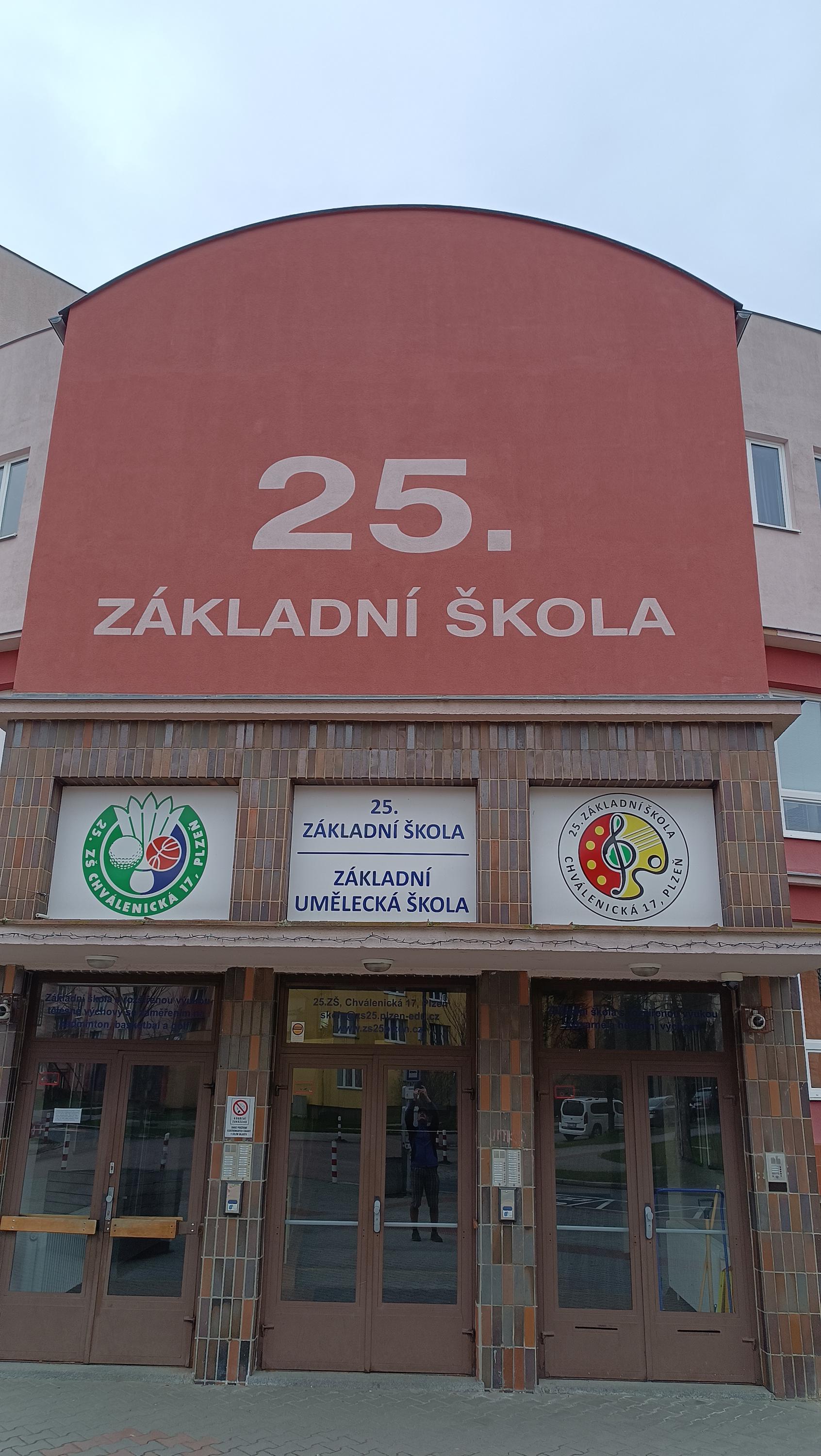 ZUŠ Plzeň, Chválenická foto 3