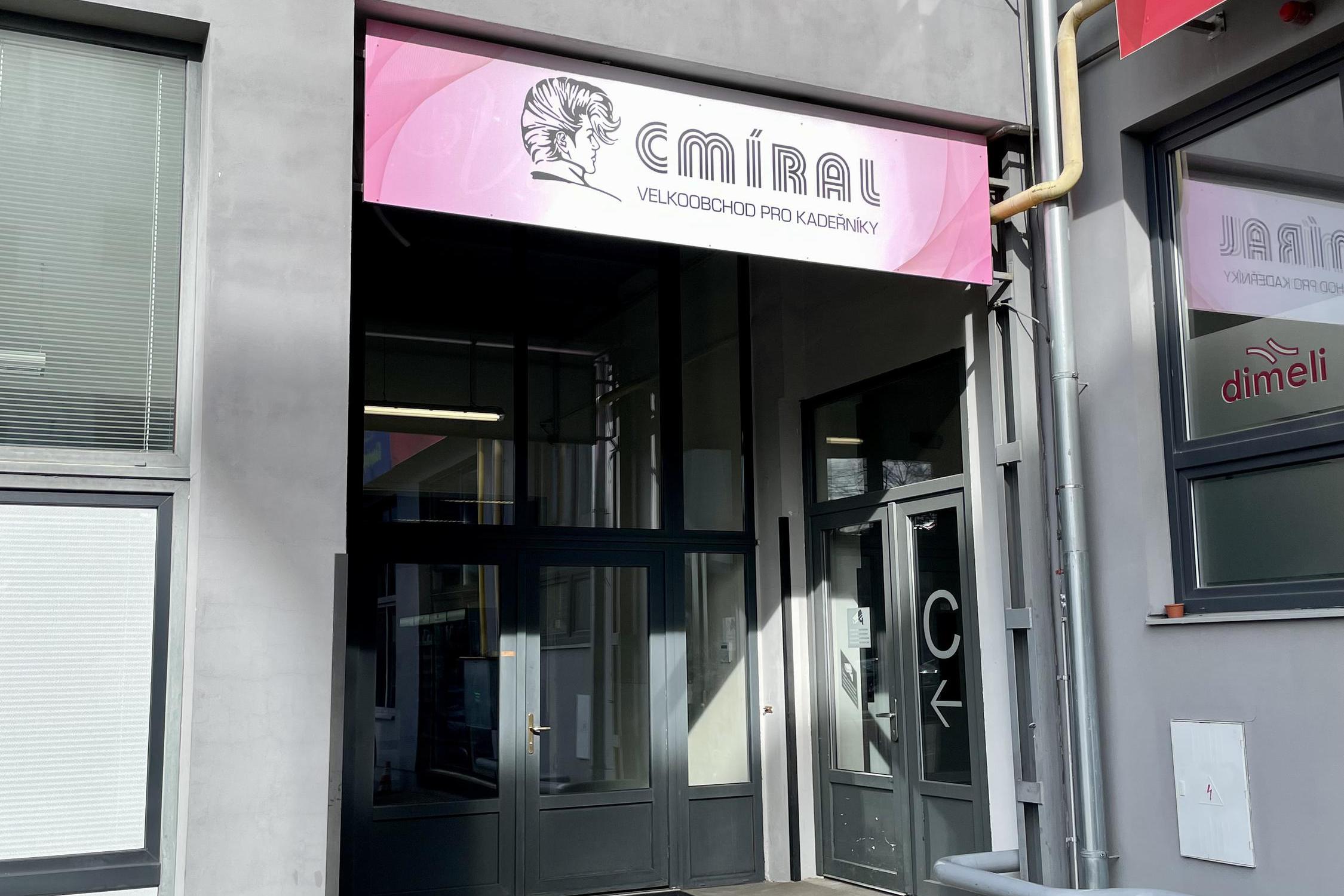 Cmíral - kadeřnické potřeby