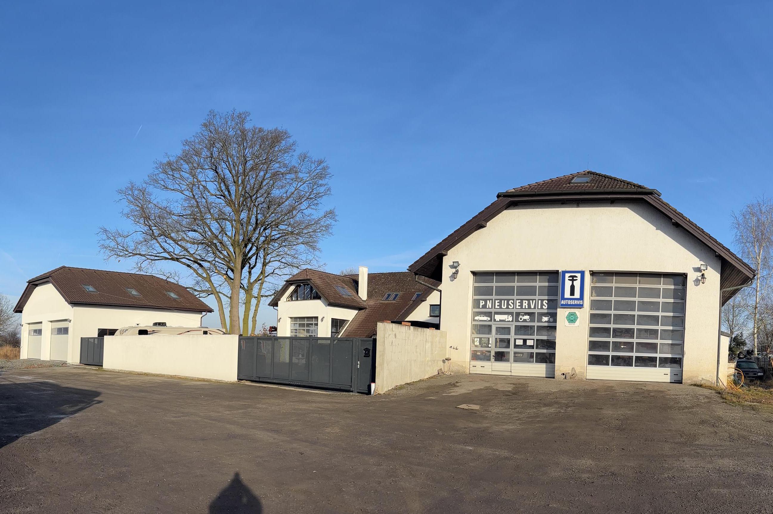 J&M Pavlát International