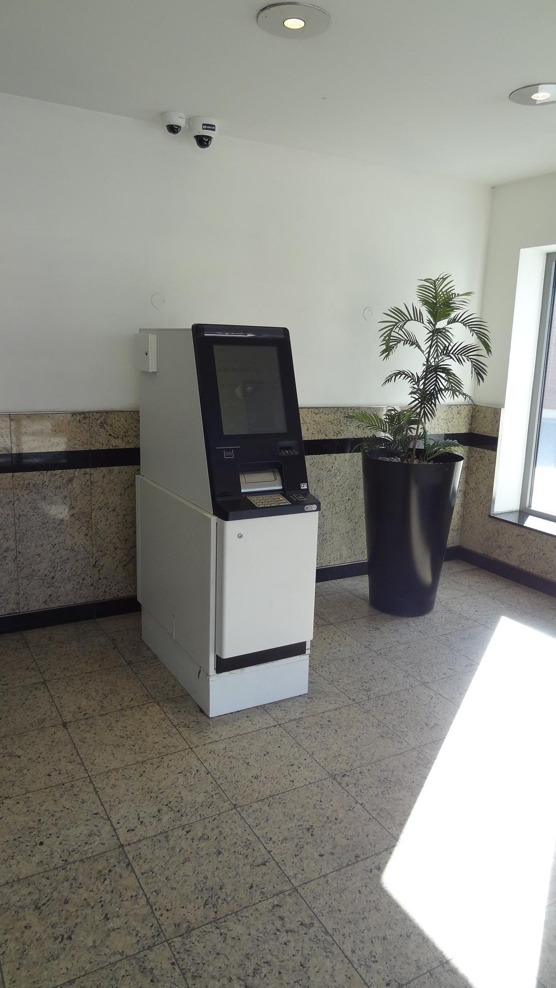 Raiffeisenbank - bankomat foto 2